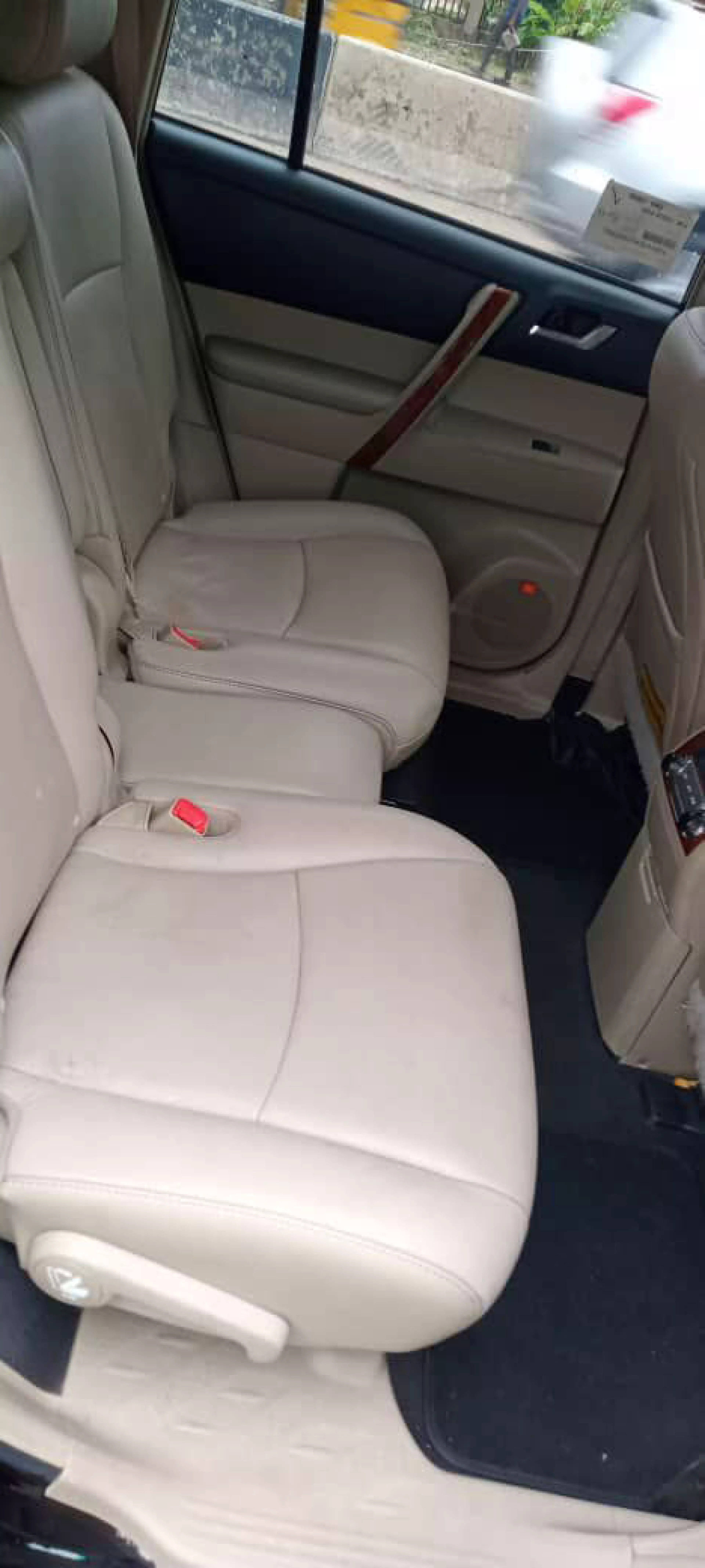 Toyota Highlander   - 2012