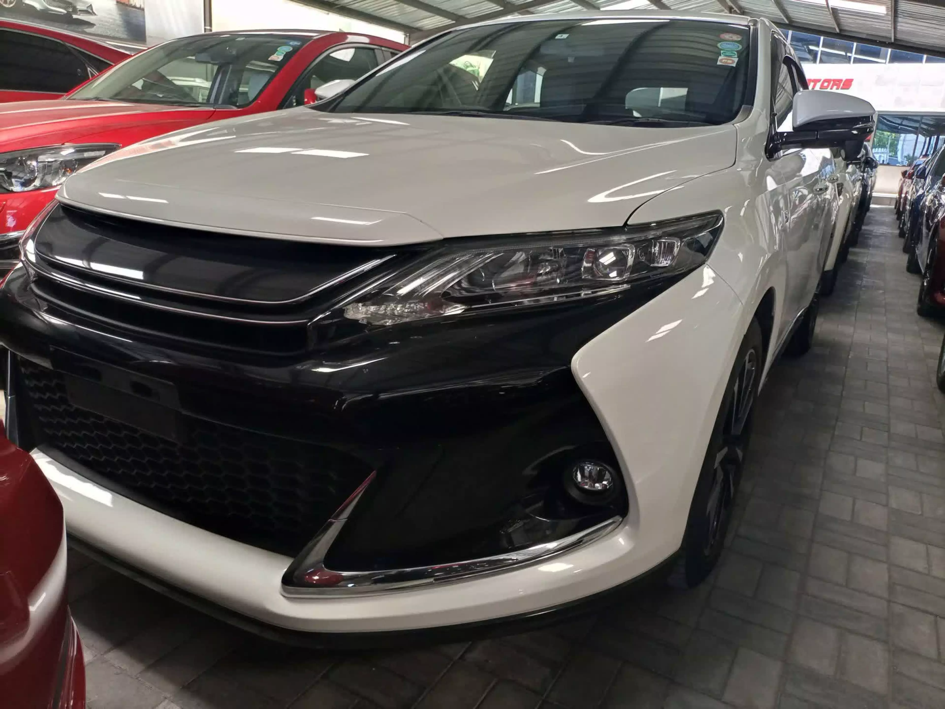 Toyota Harrier GS - 2016