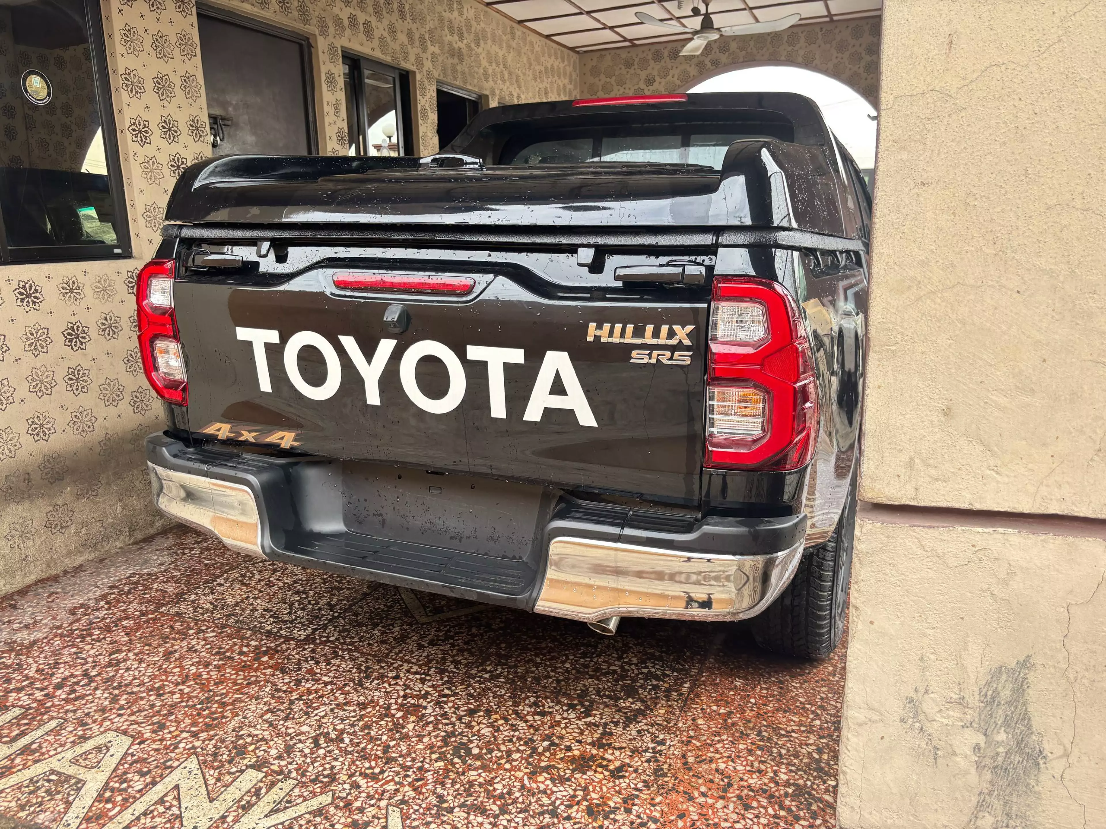 Toyota Hilux   - 2024