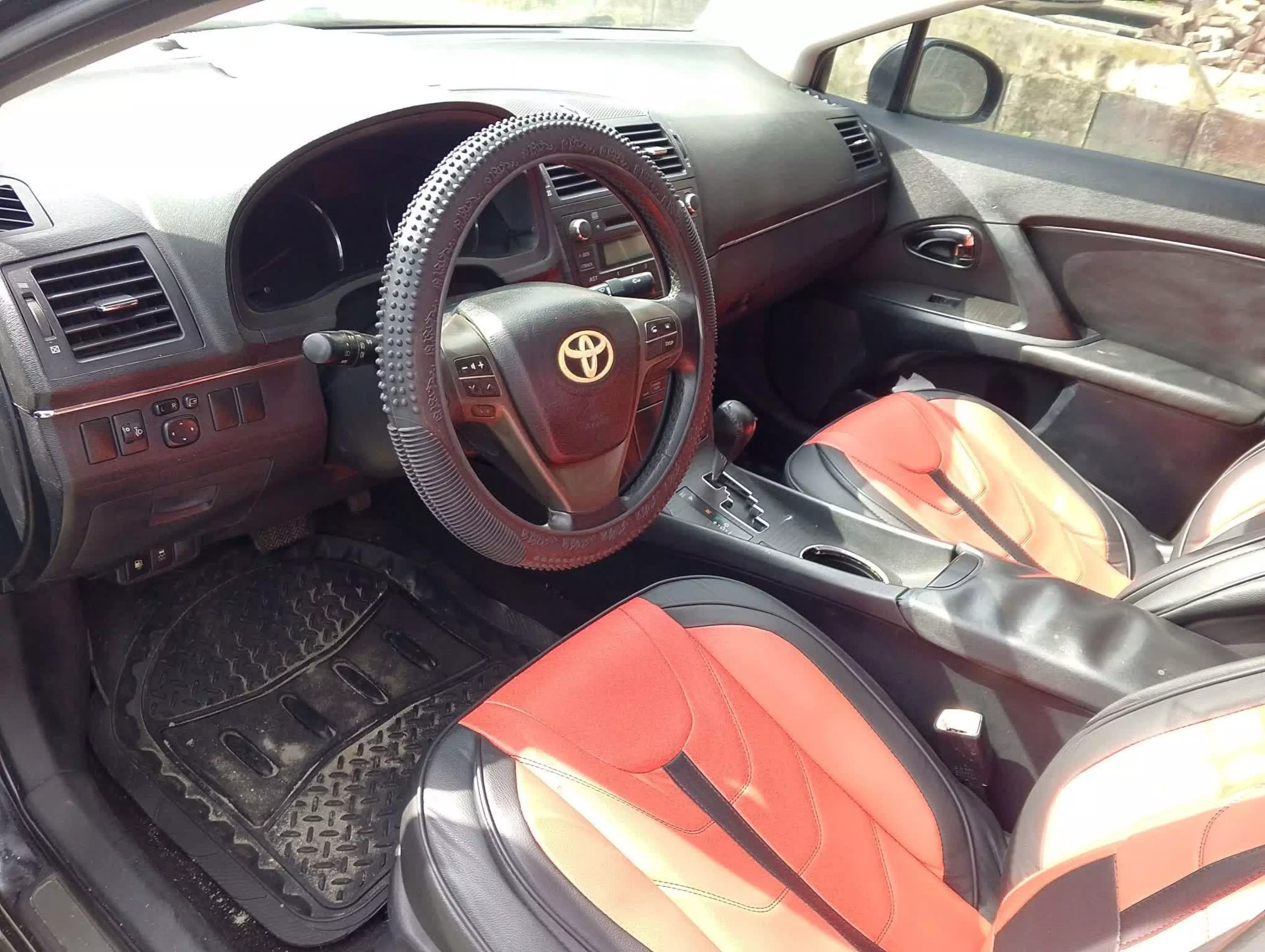 Toyota Avensis   - 2010