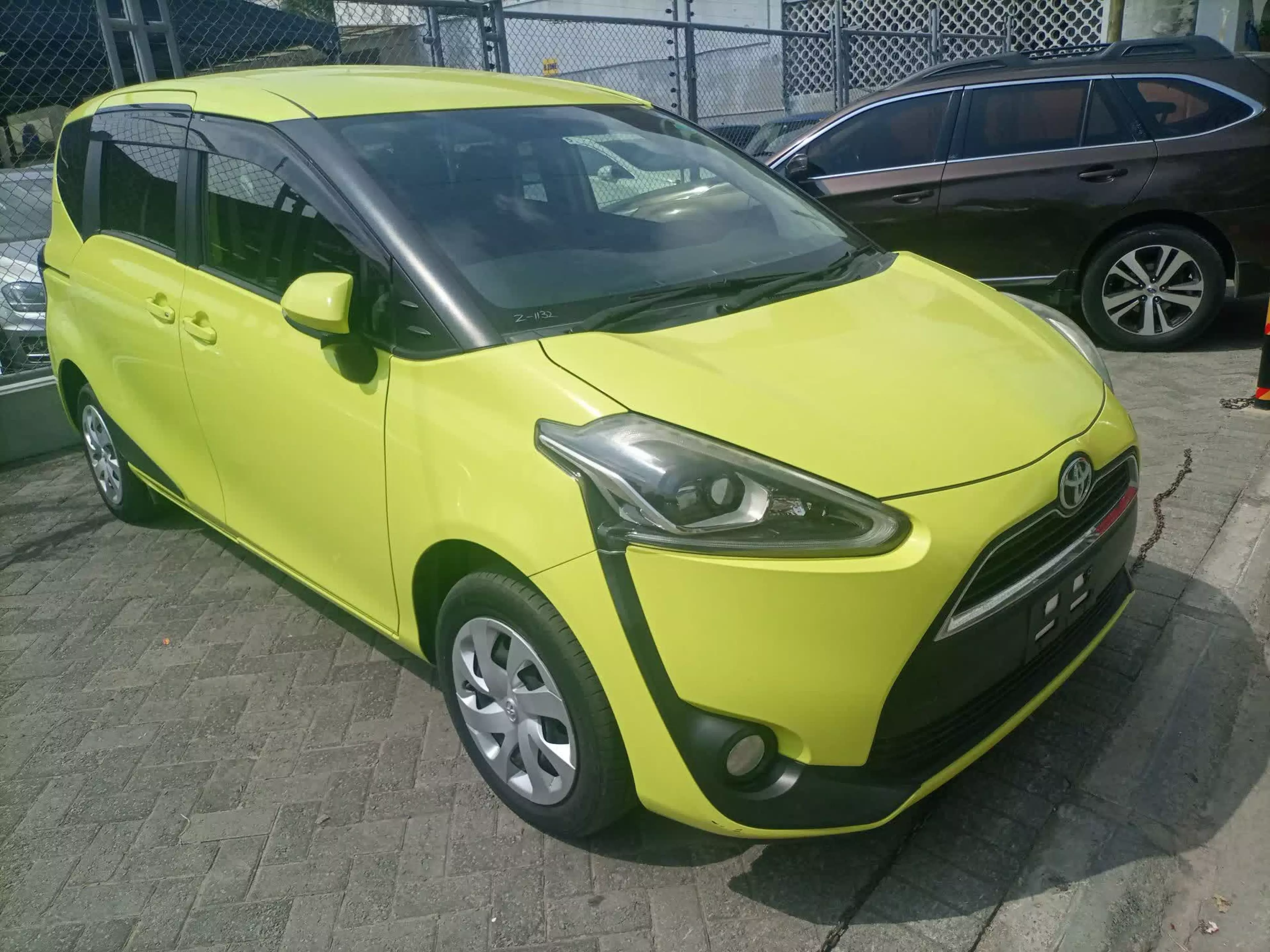 Toyota Sienta - 2016