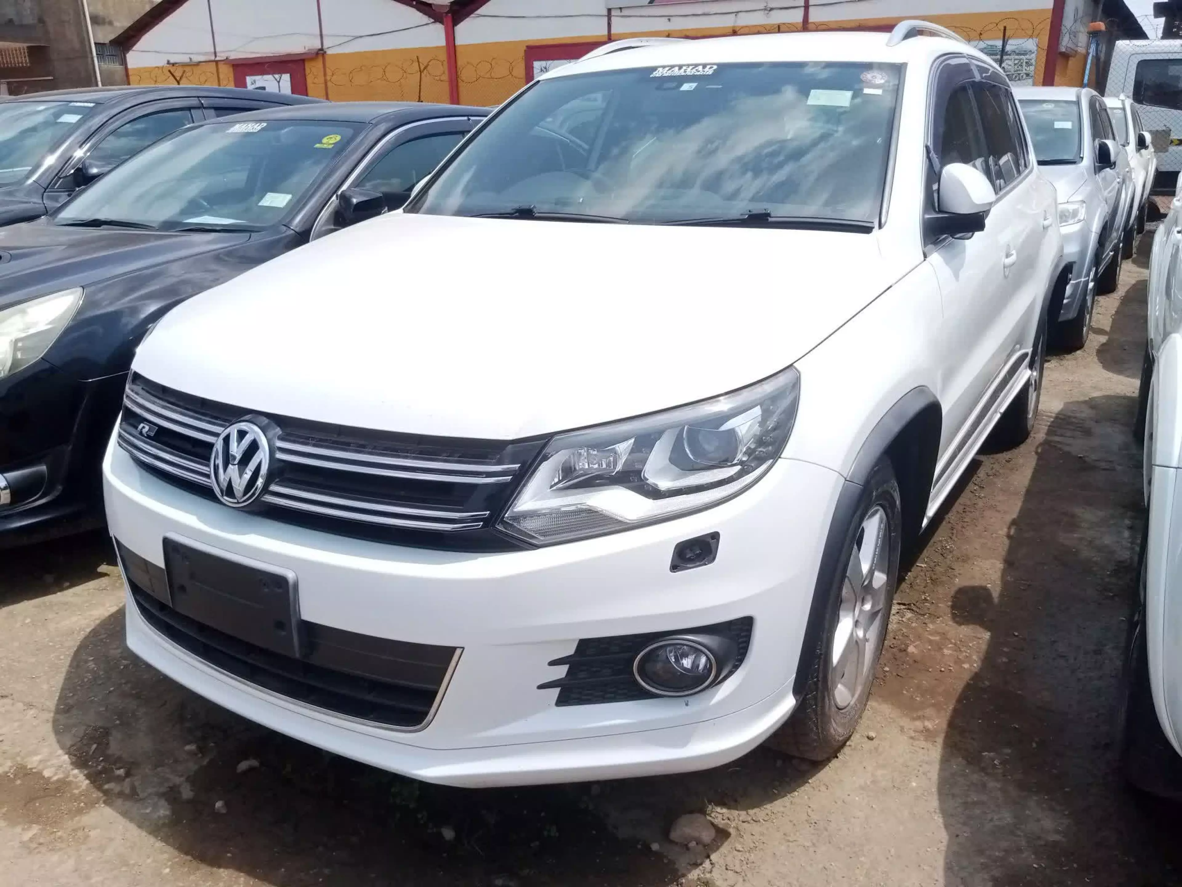 Volkswagen Tiguan   - 2012