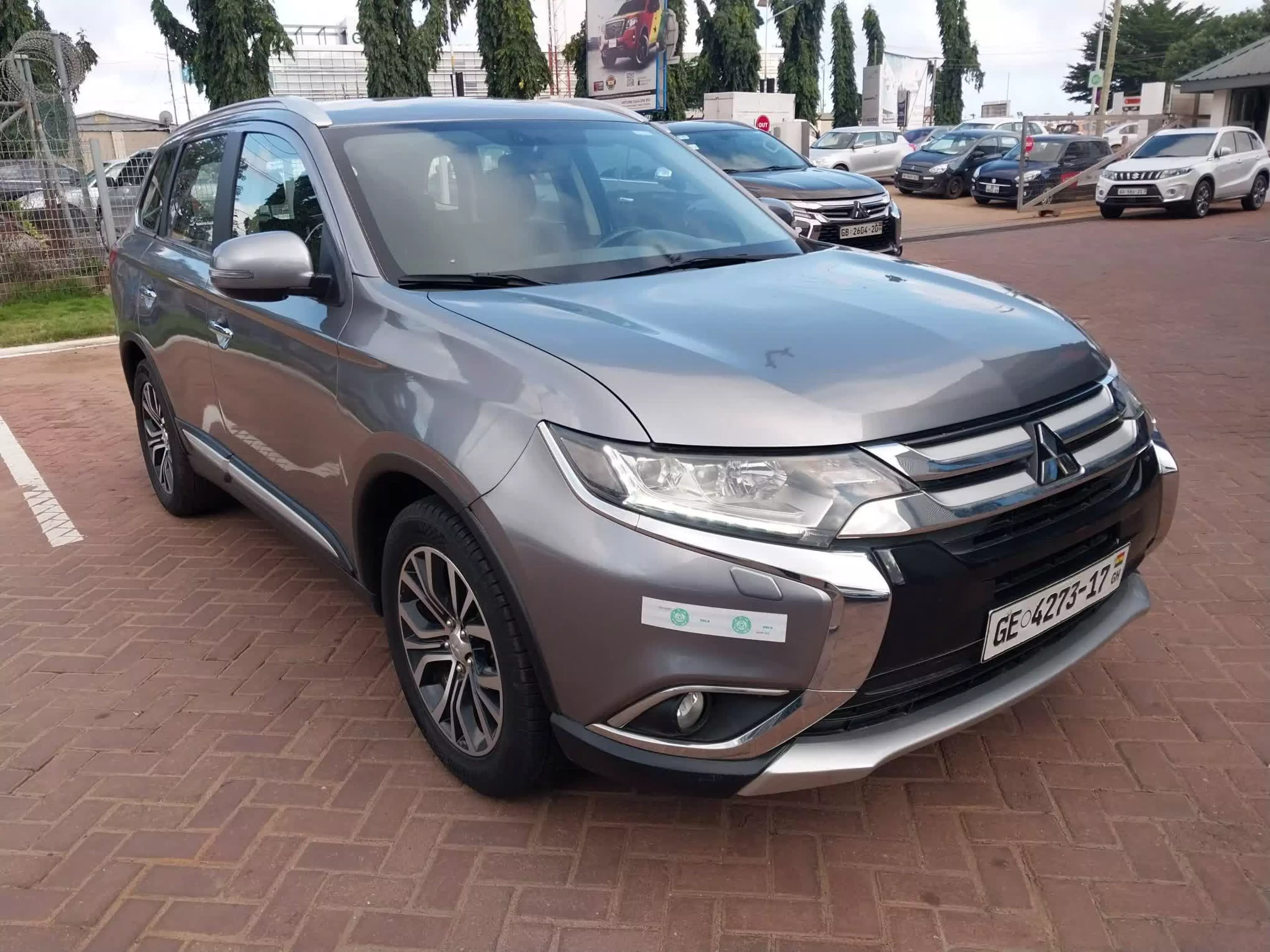 Mitsubishi OUTLANDER - 2017
