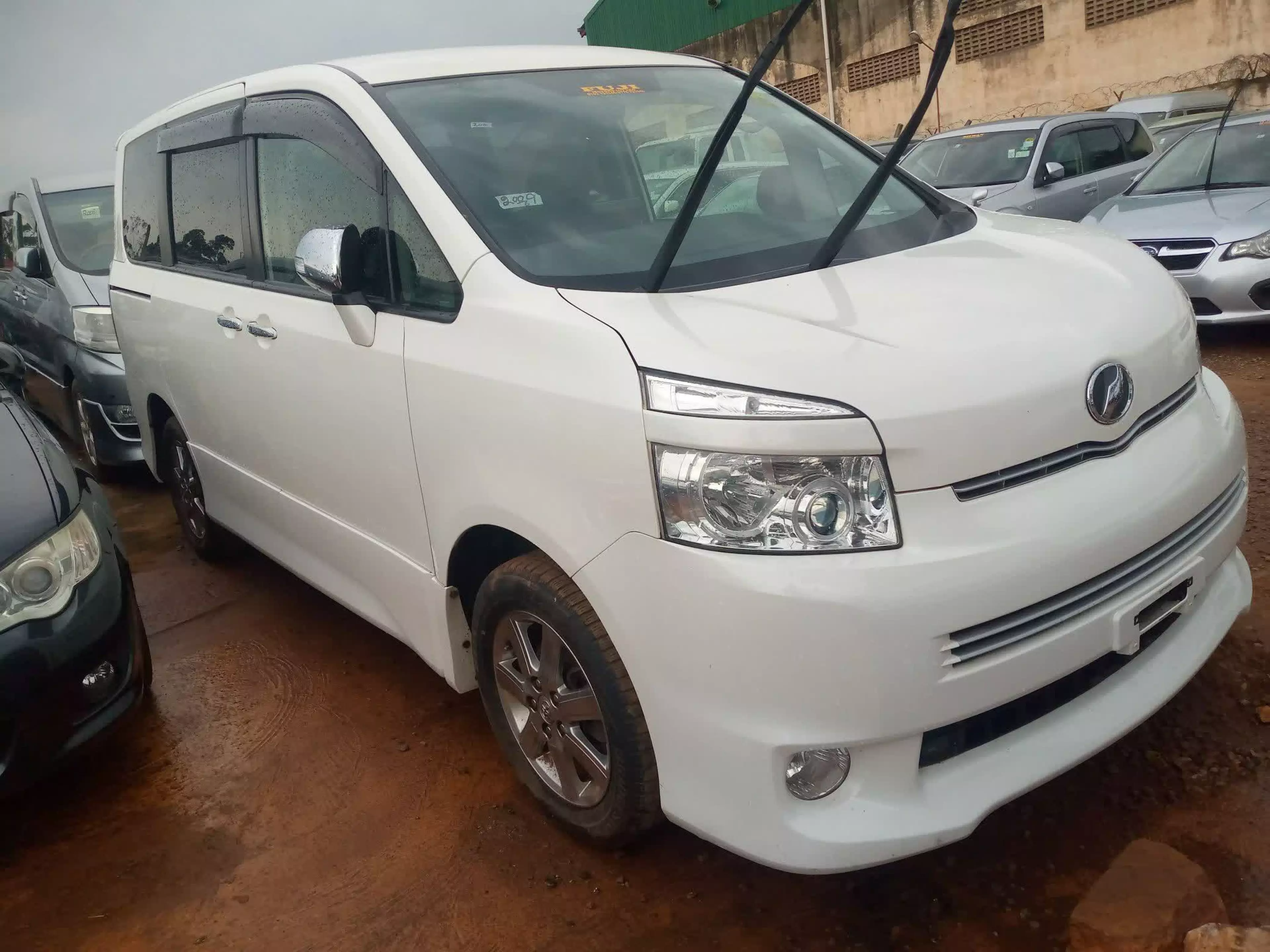 Toyota Voxy  - 2009