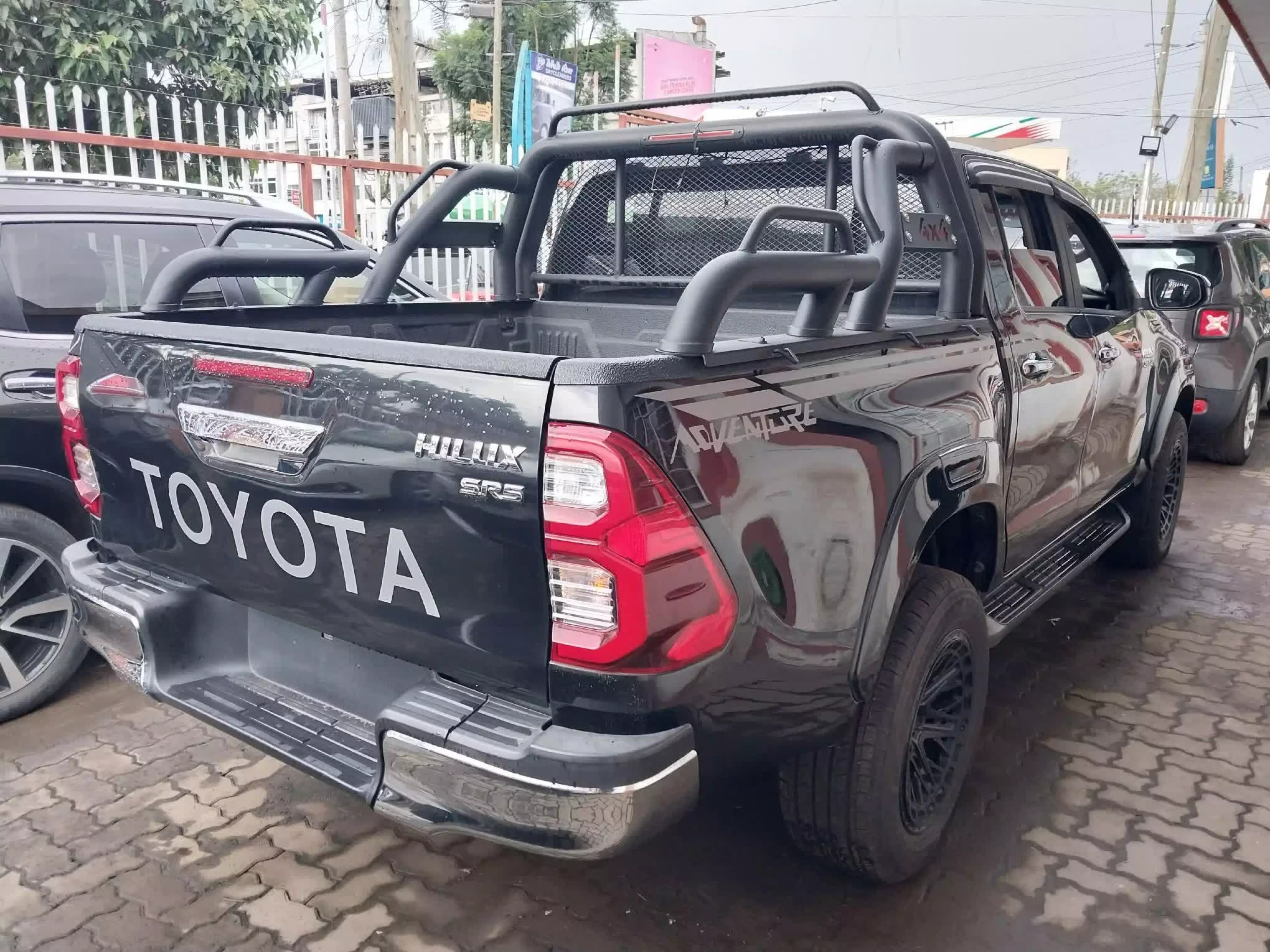 Toyota Hilux   - 2016