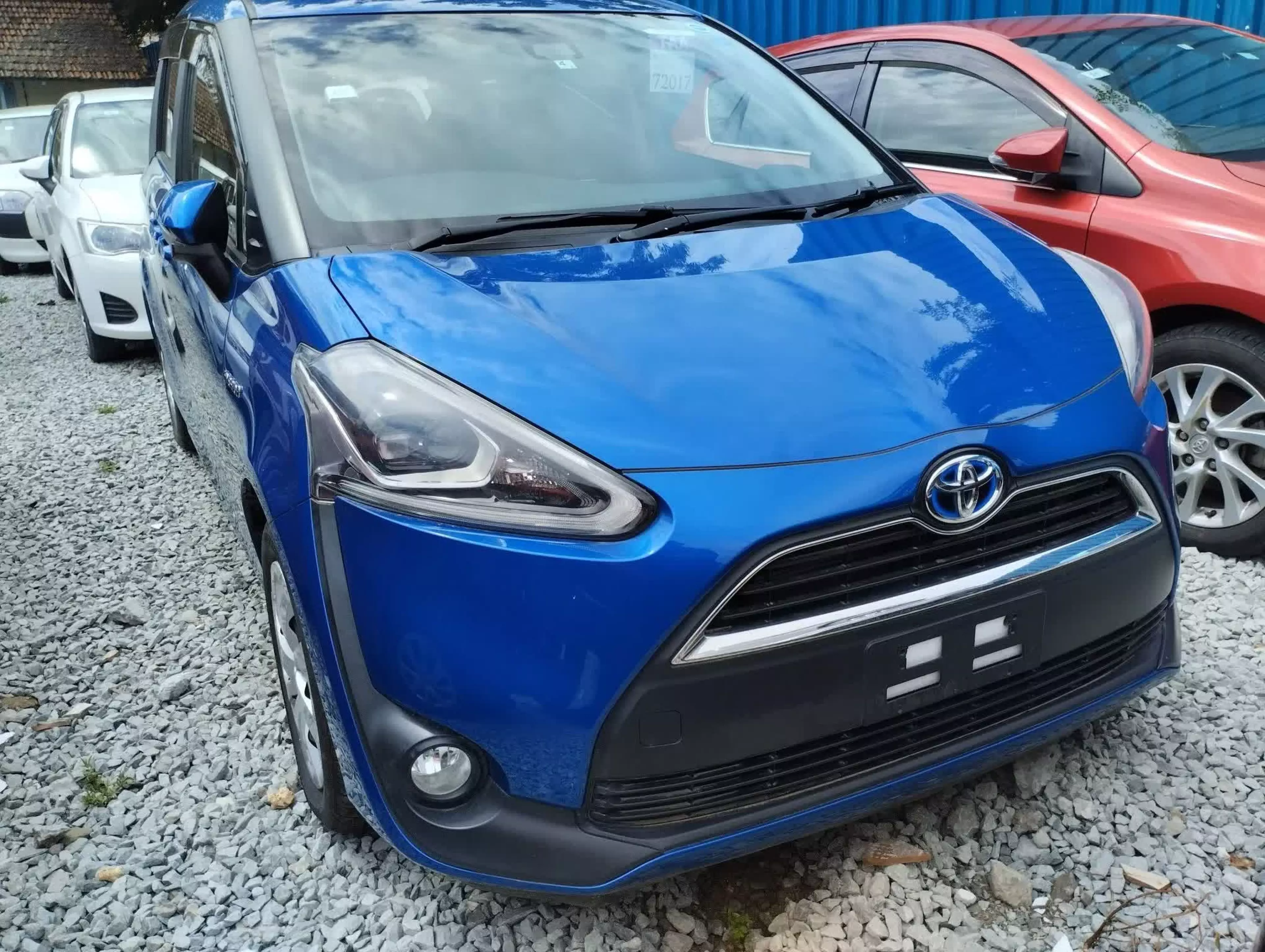 Toyota Sienta - 2016