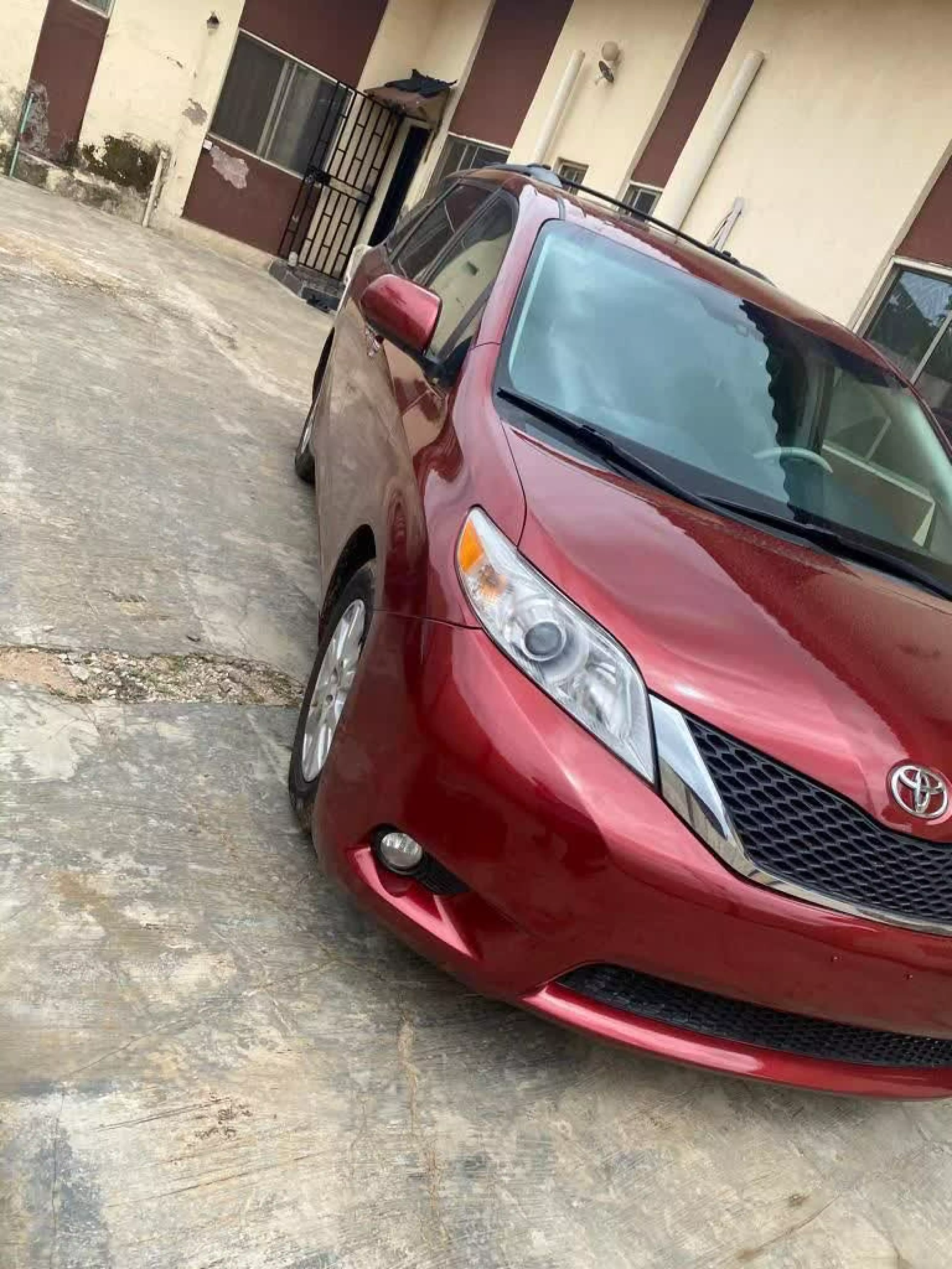 Toyota Sienna - 2011