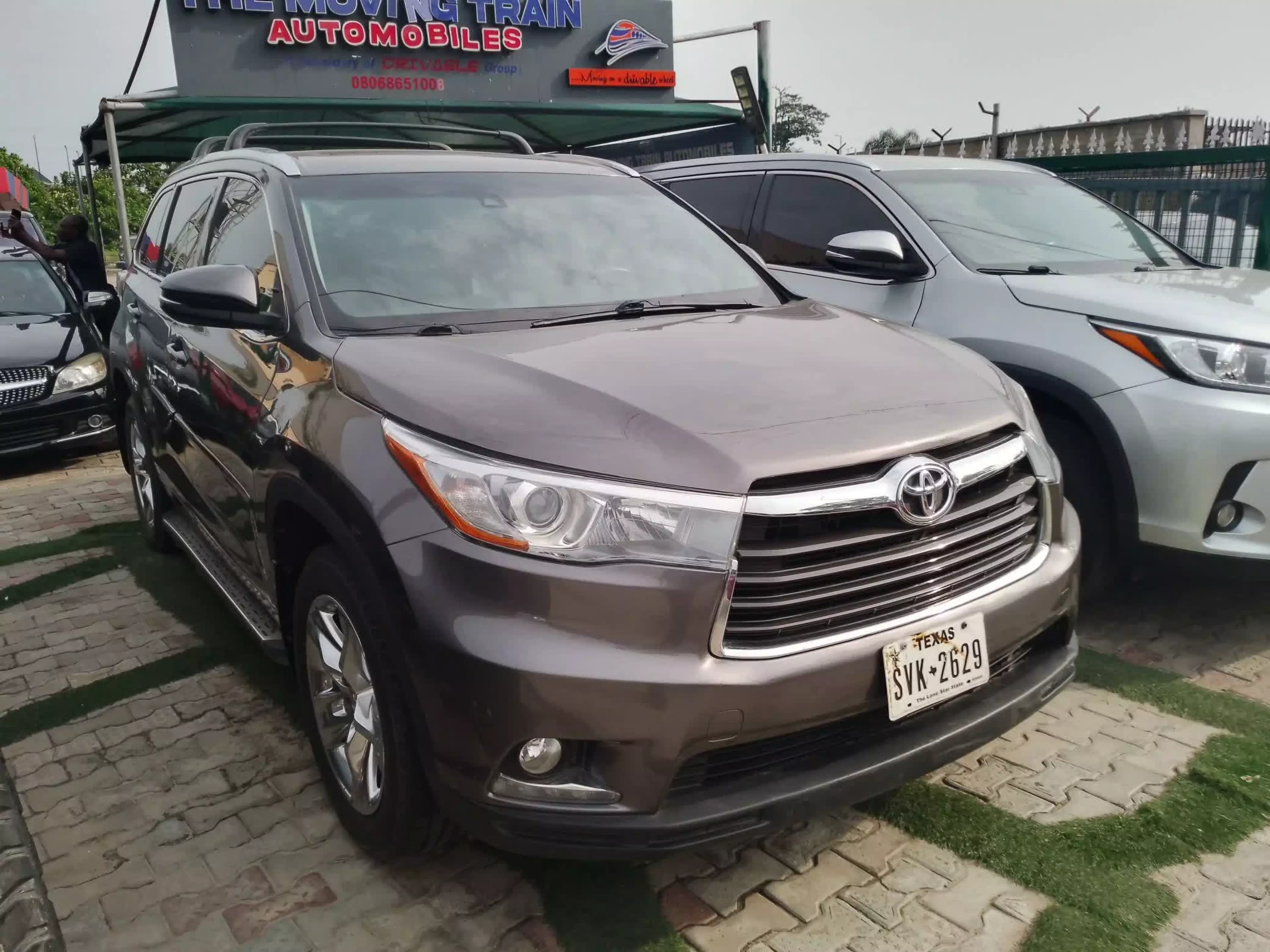 Toyota Highlander   - 2014