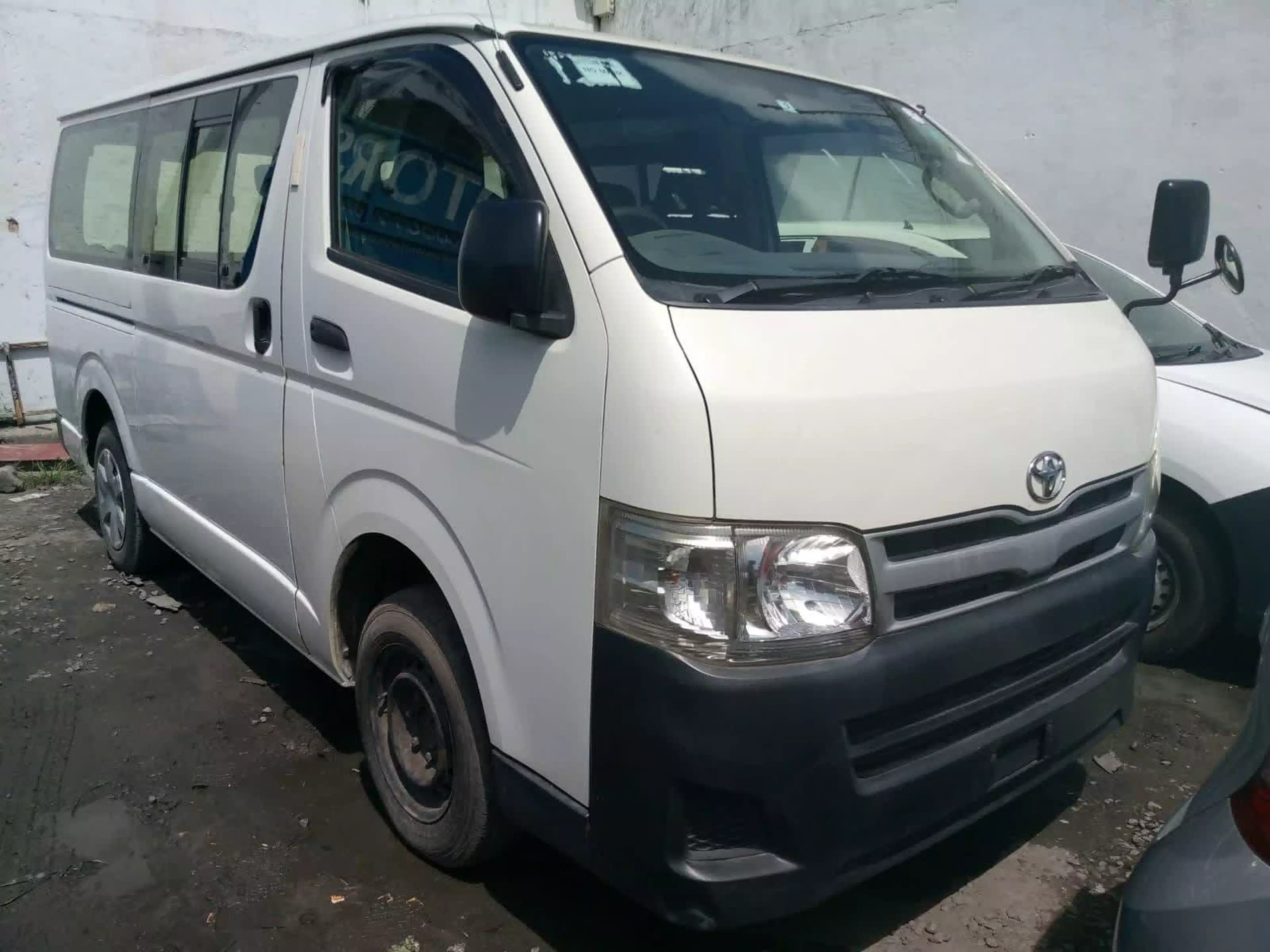 Toyota Hiace - 2013