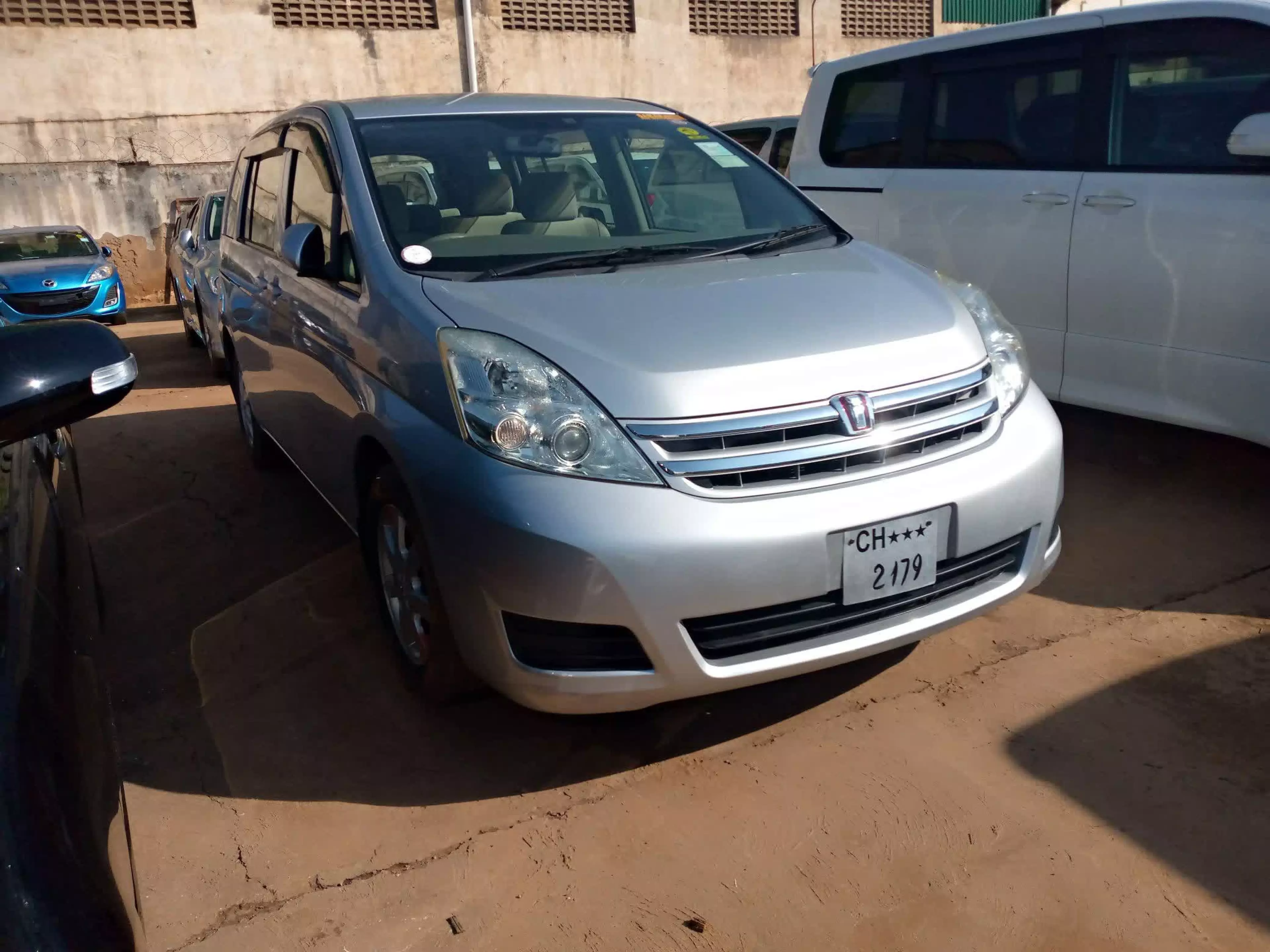 Toyota Isis  - 2009