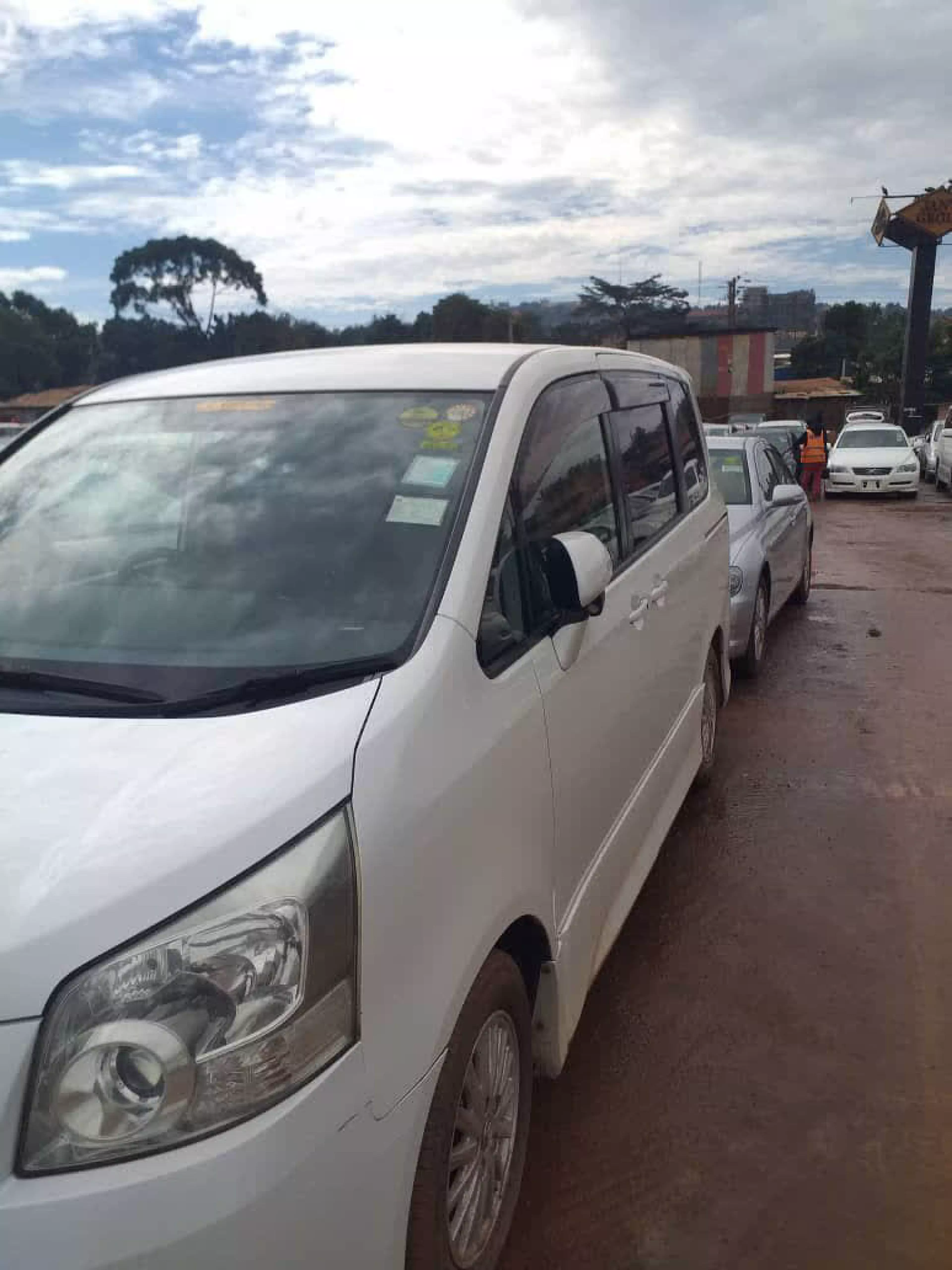 Toyota Noah - 2008