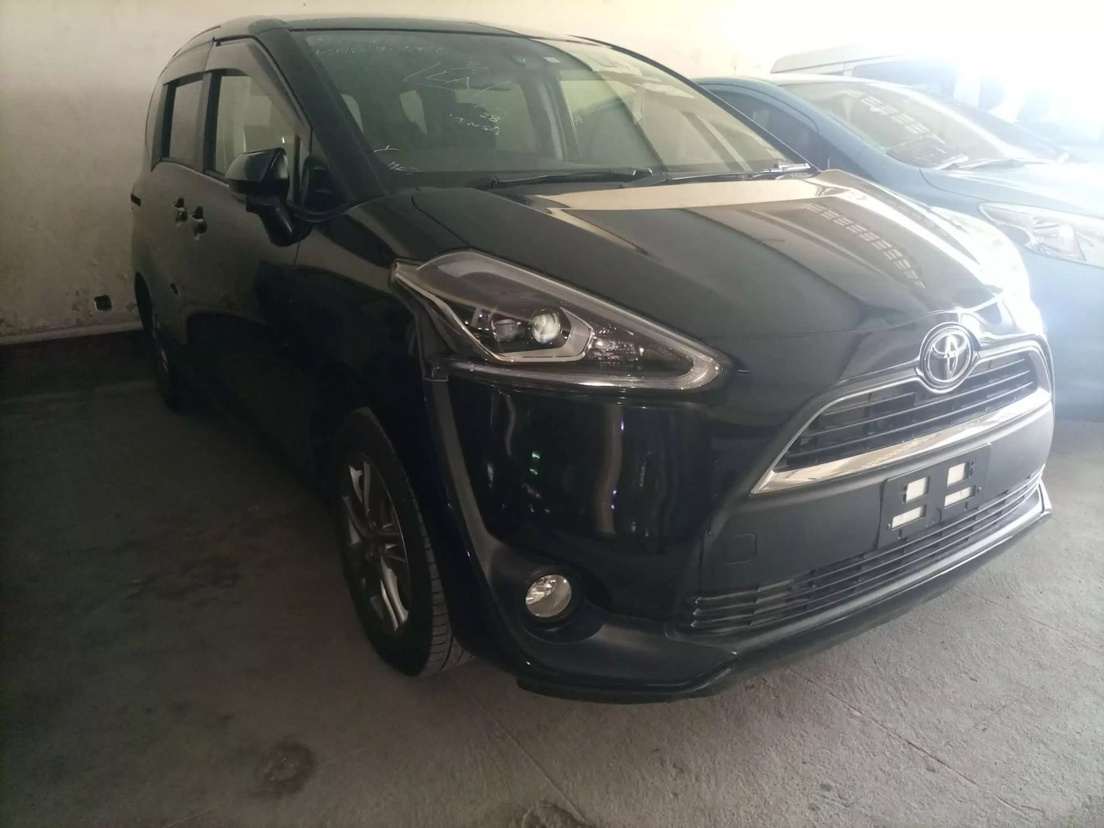 Toyota Sienta - 2015