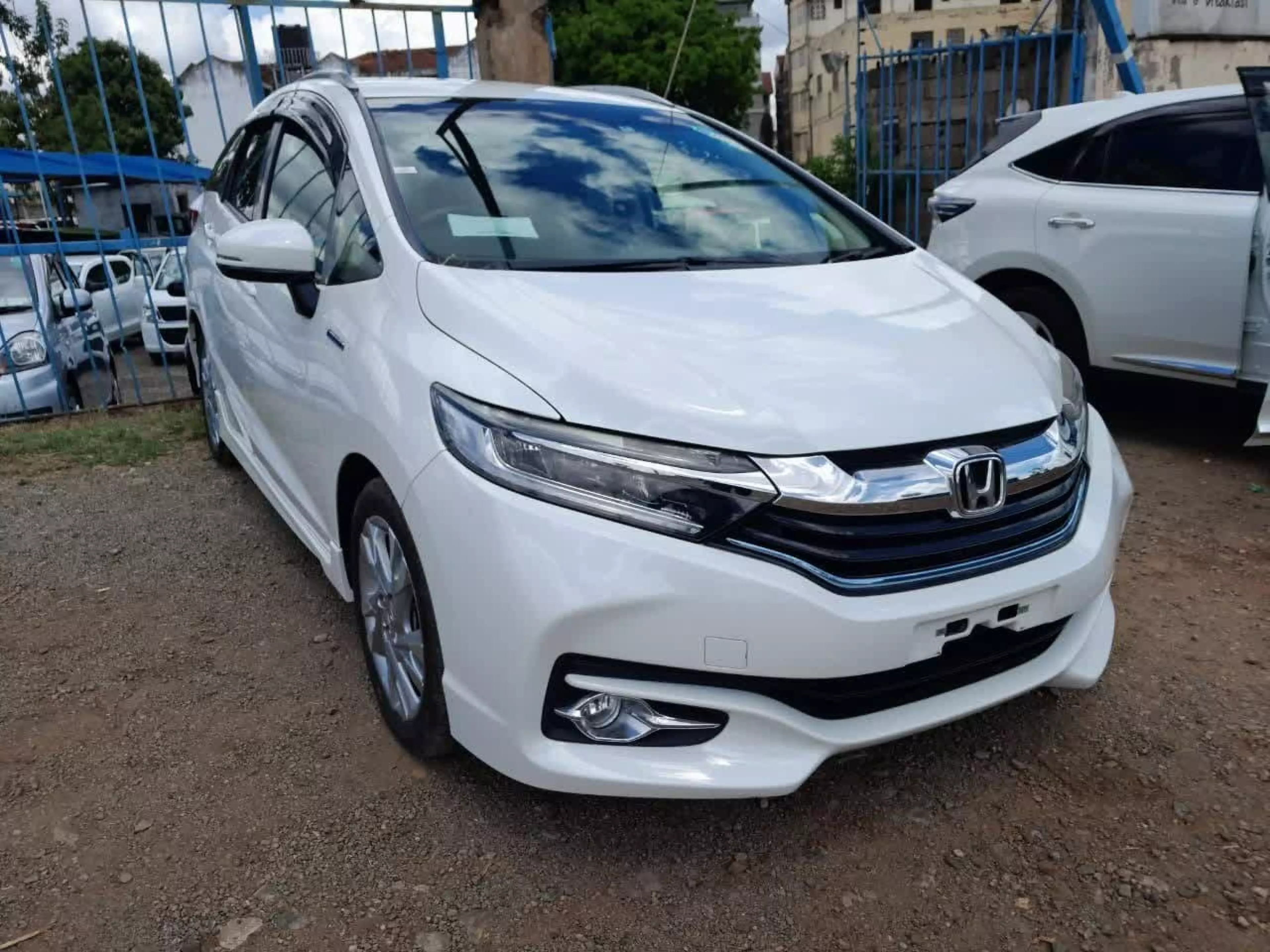 Honda Fit shuttle hybrid - 2016
