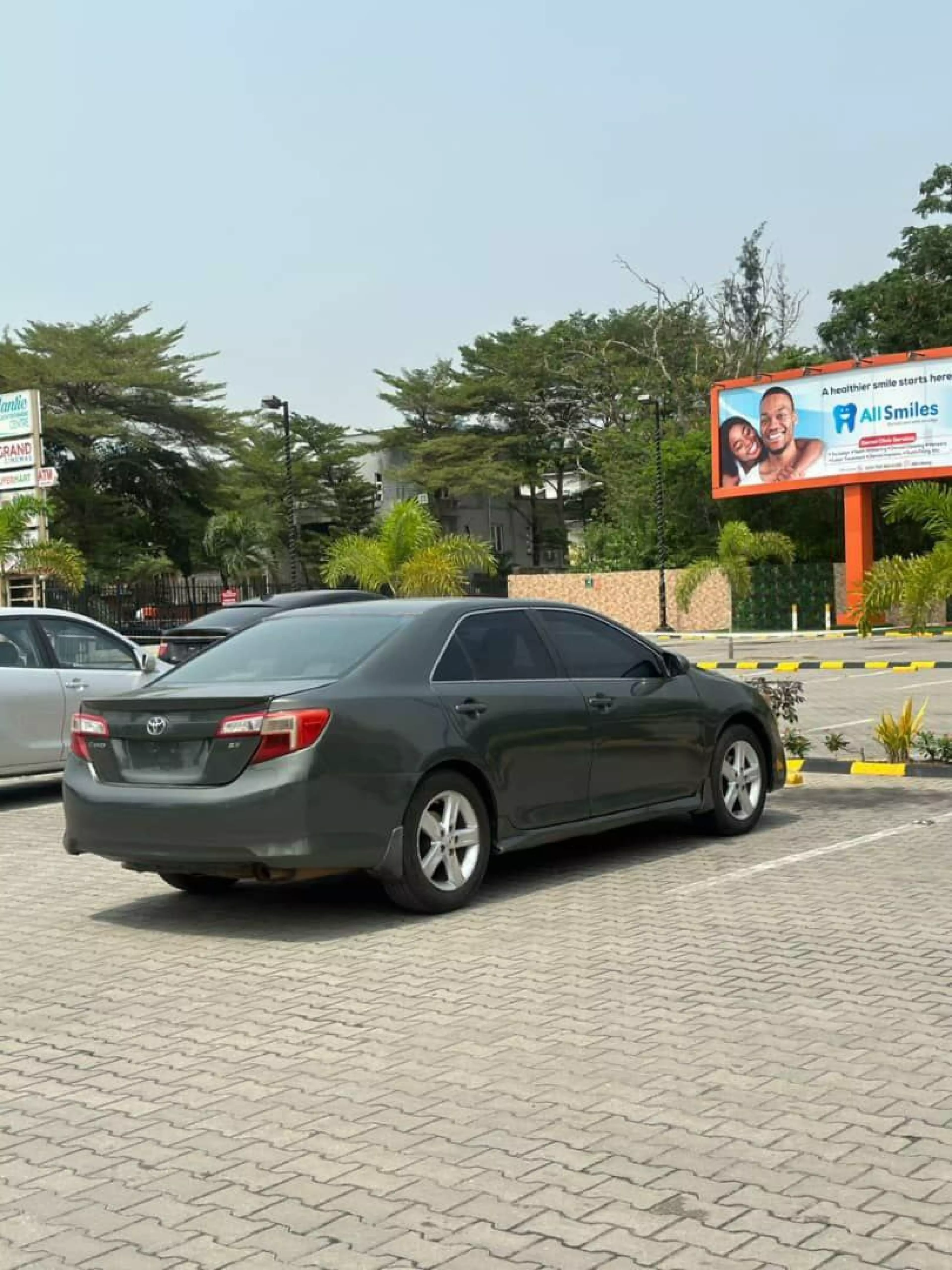 Toyota Camry   - 2012