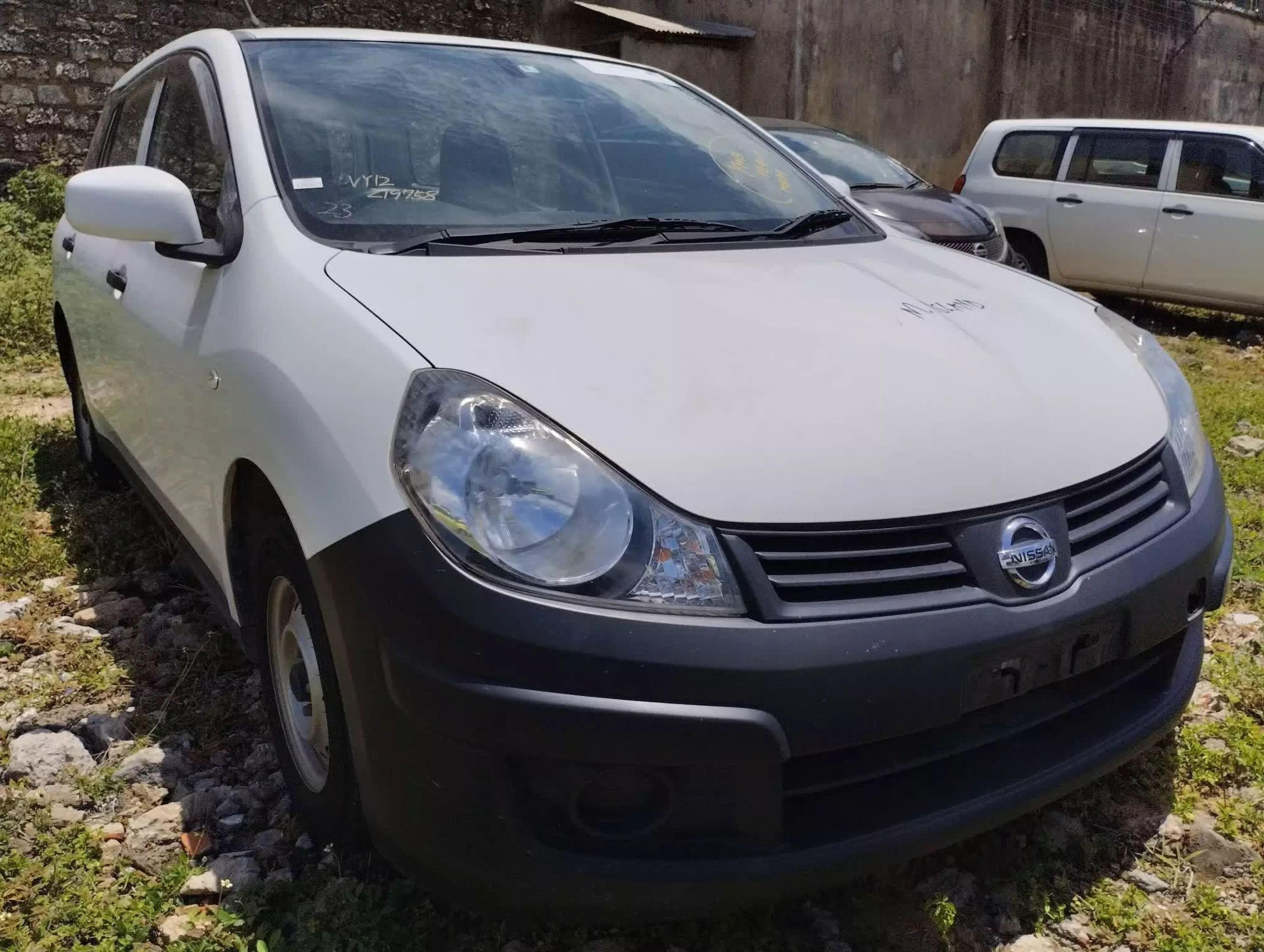 Nissan Advan  - 2016