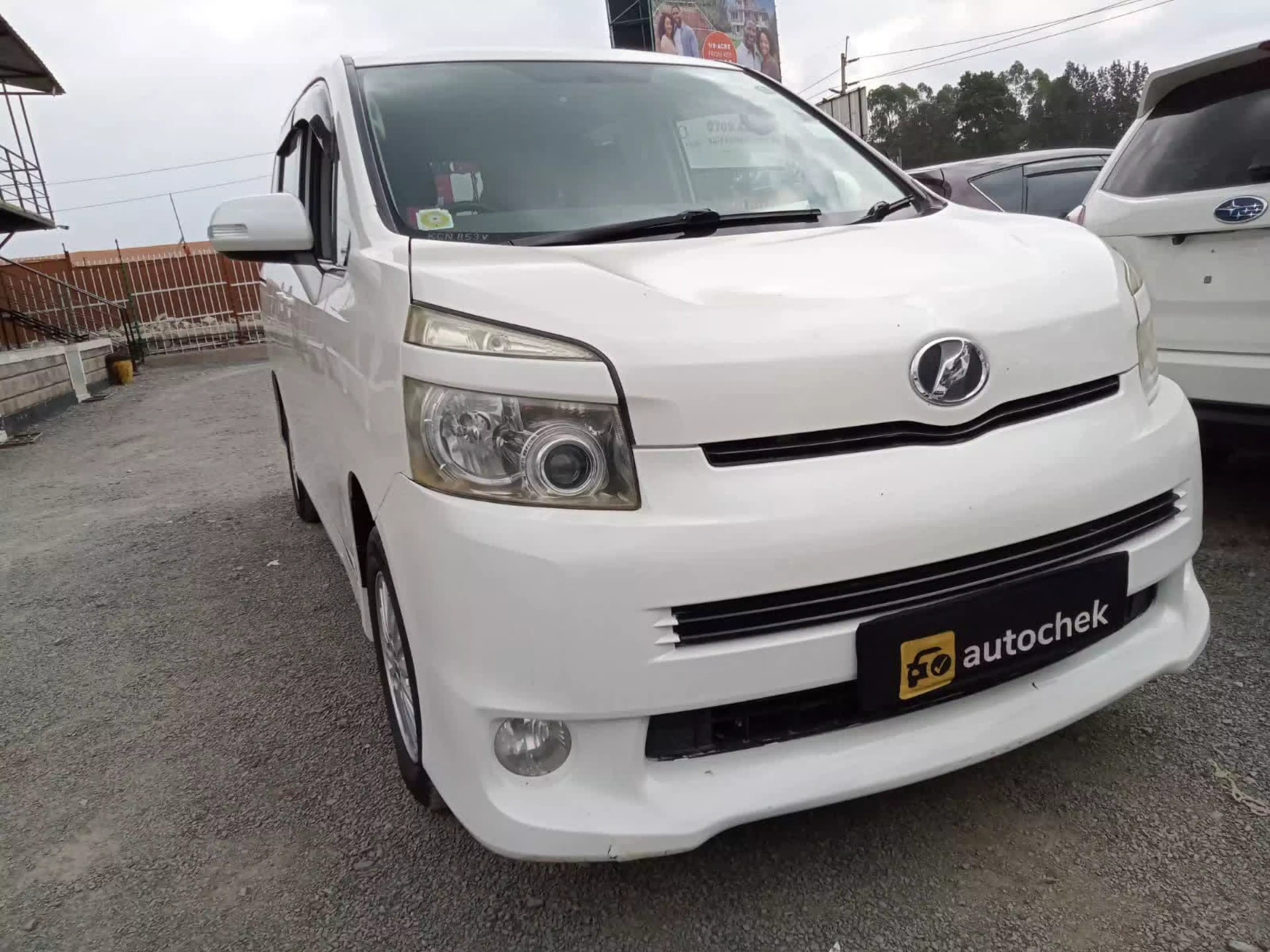 Toyota Voxy  - 2009
