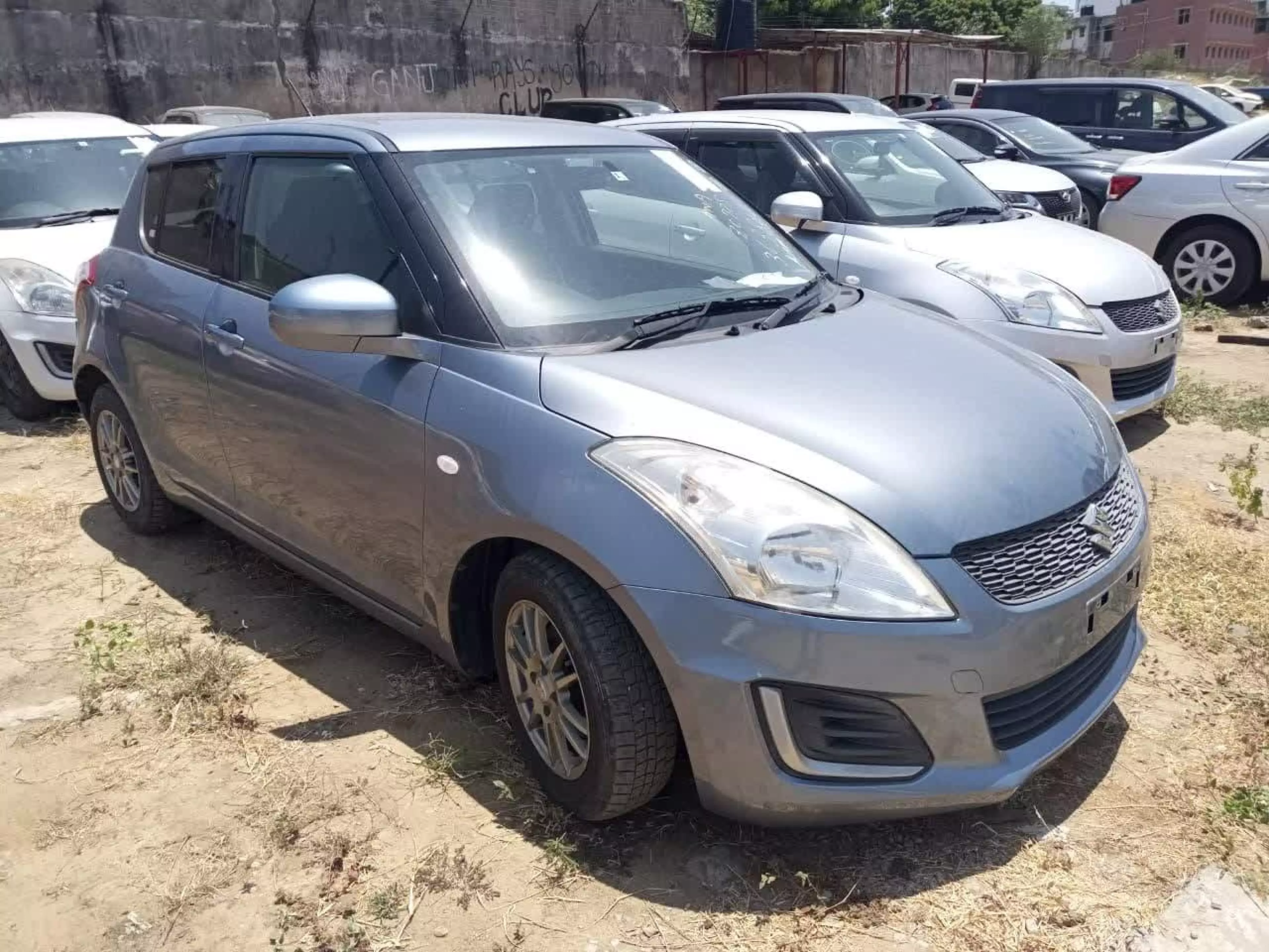 SUZUKI Swift GLX - 2016