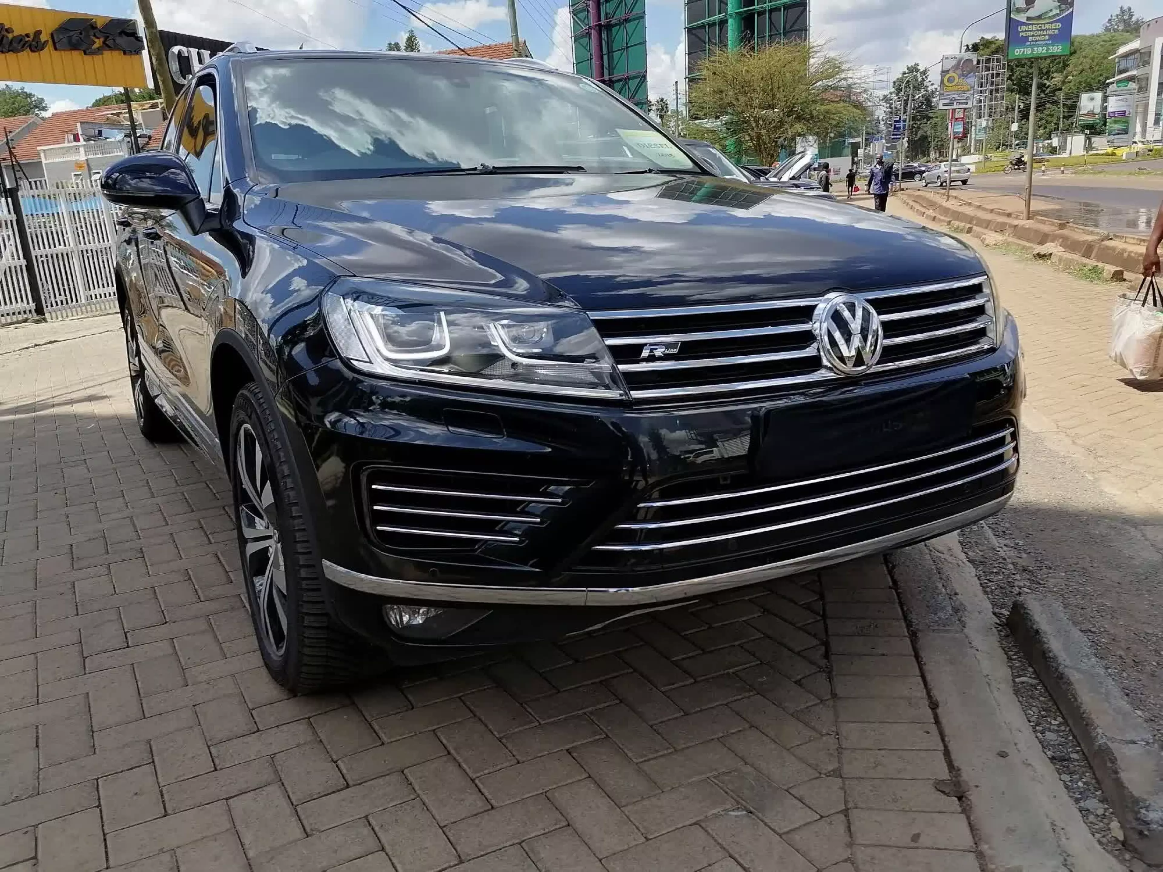 Volkswagen Tiguan - 2015