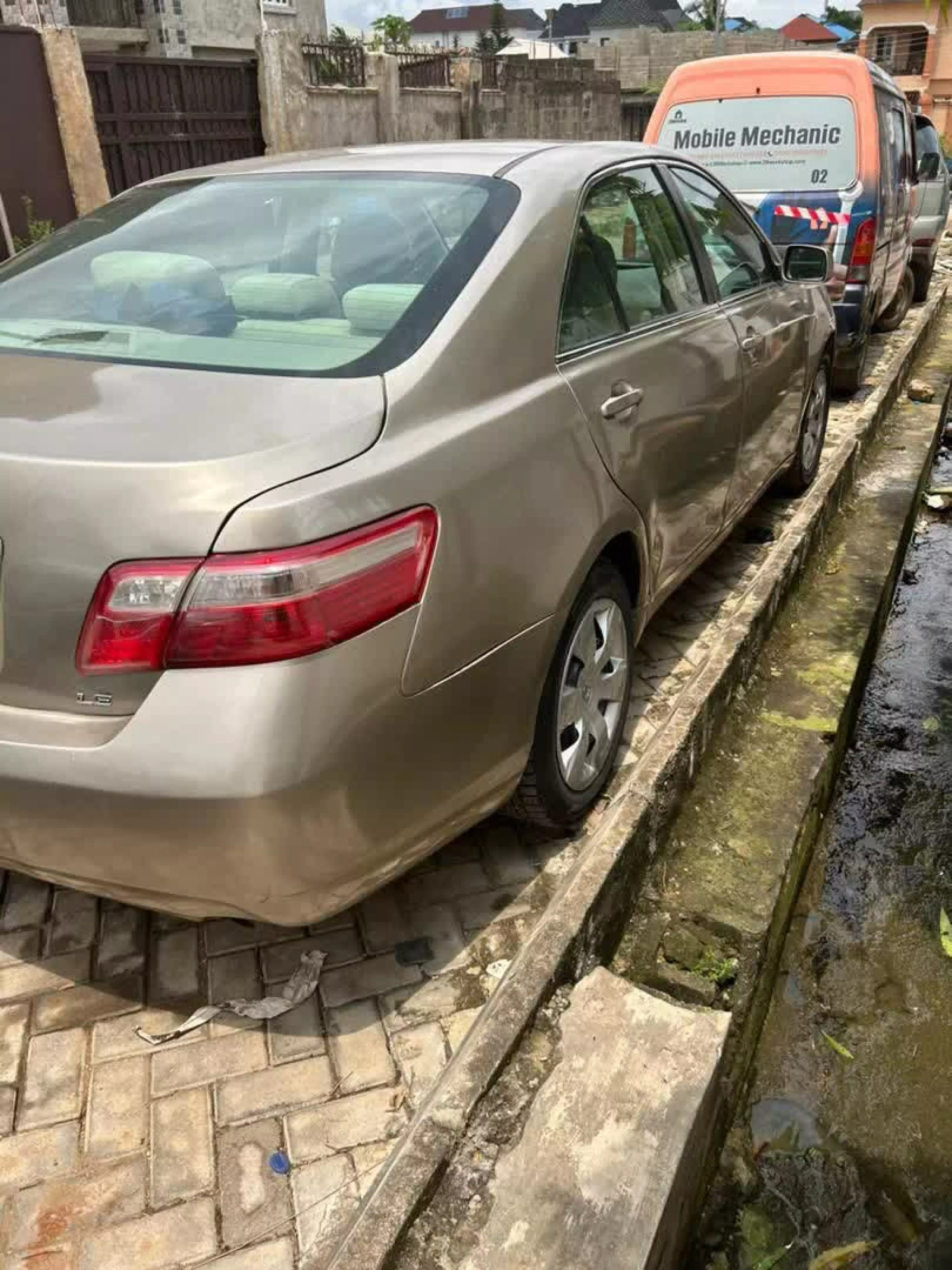 Toyota Camry - 2009
