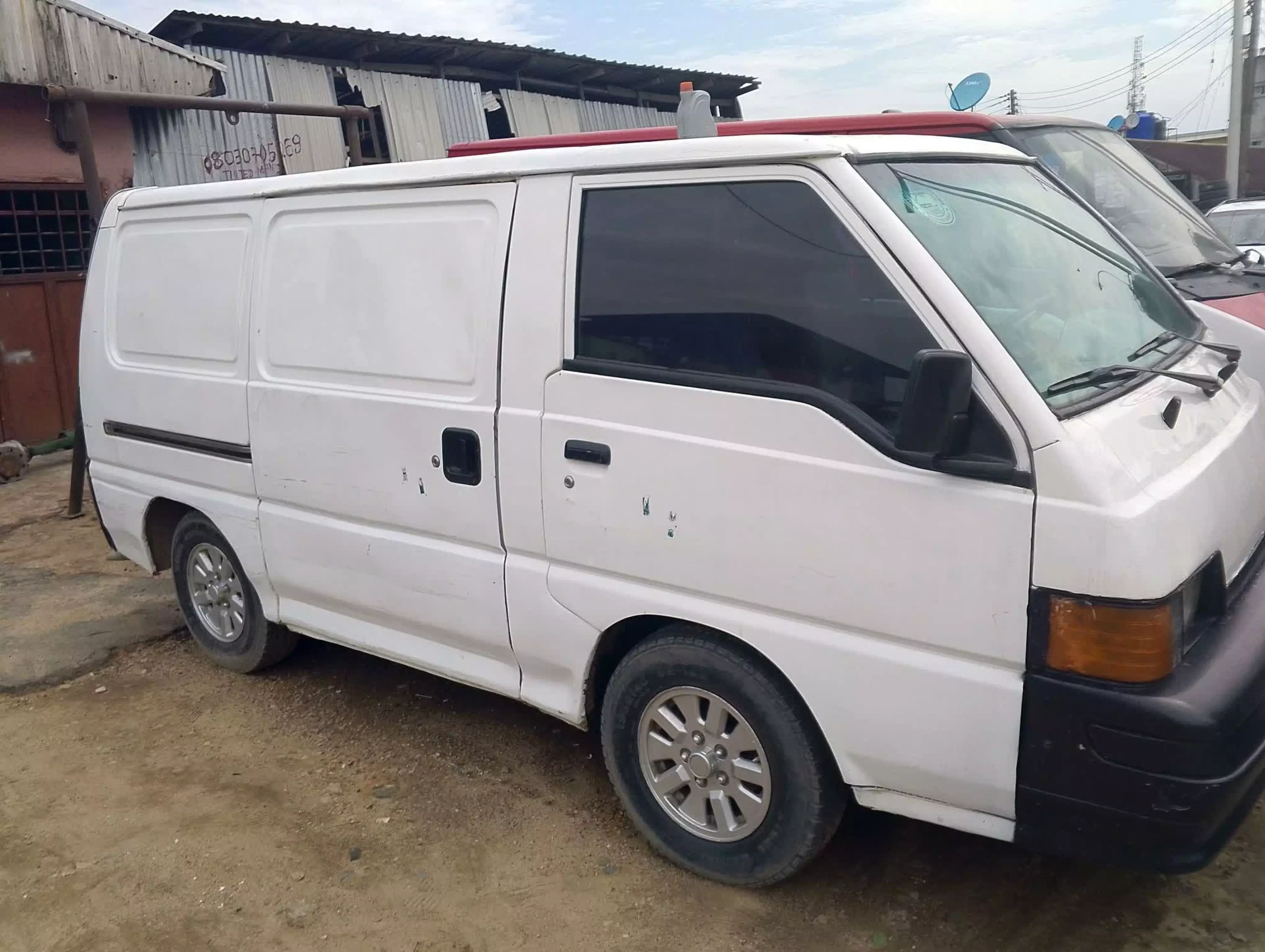 Mitsubishi L300 - 1998