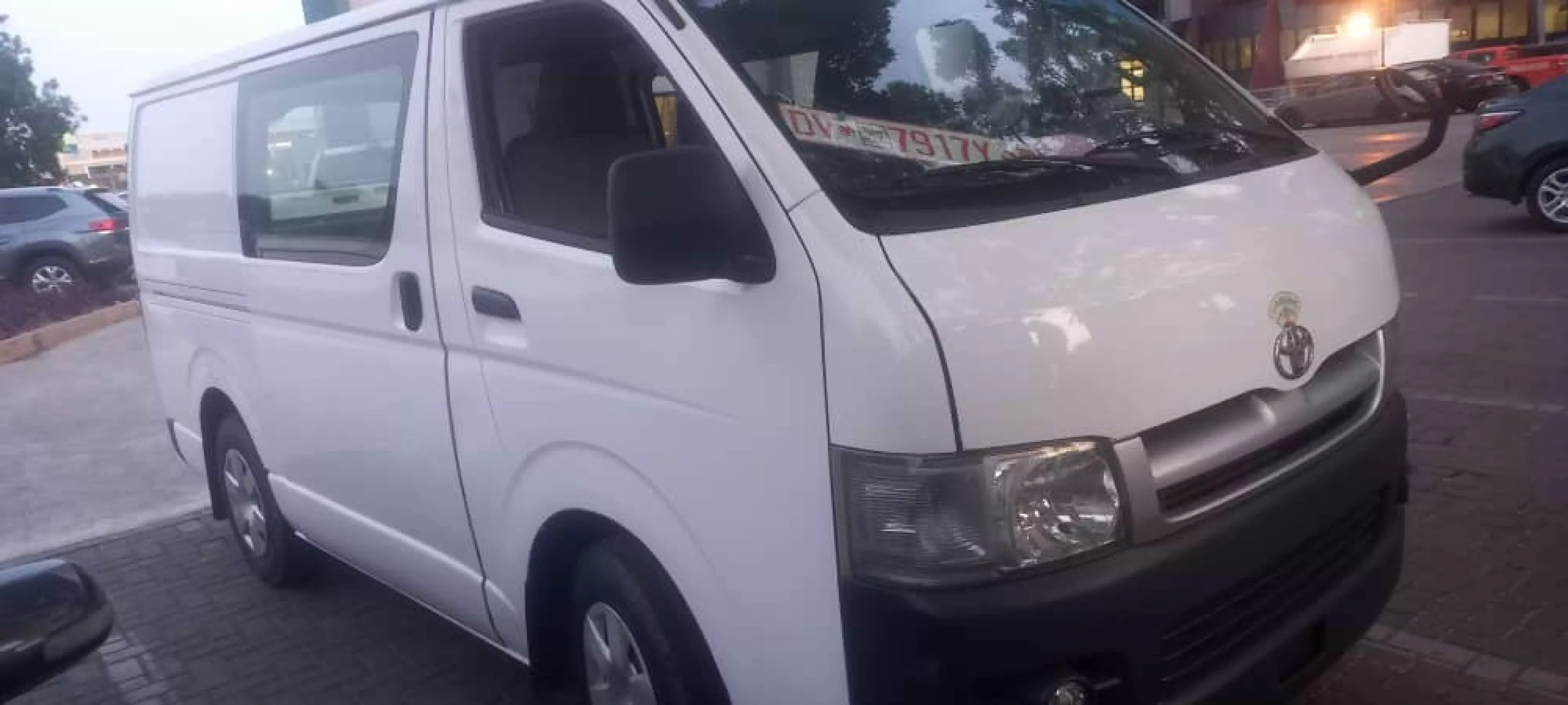 Toyota Hiace   - 2010