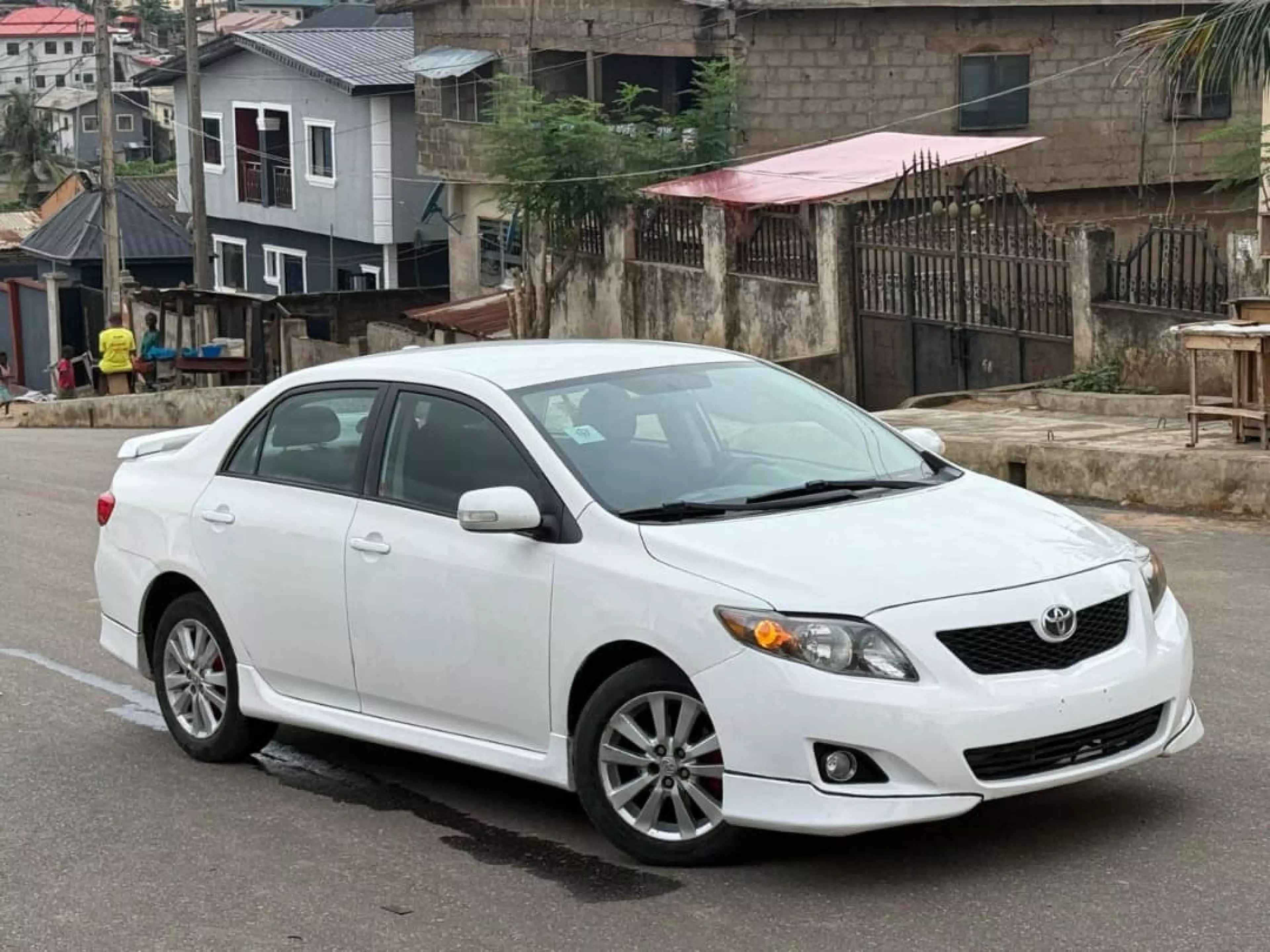 Toyota corolla   - 2010