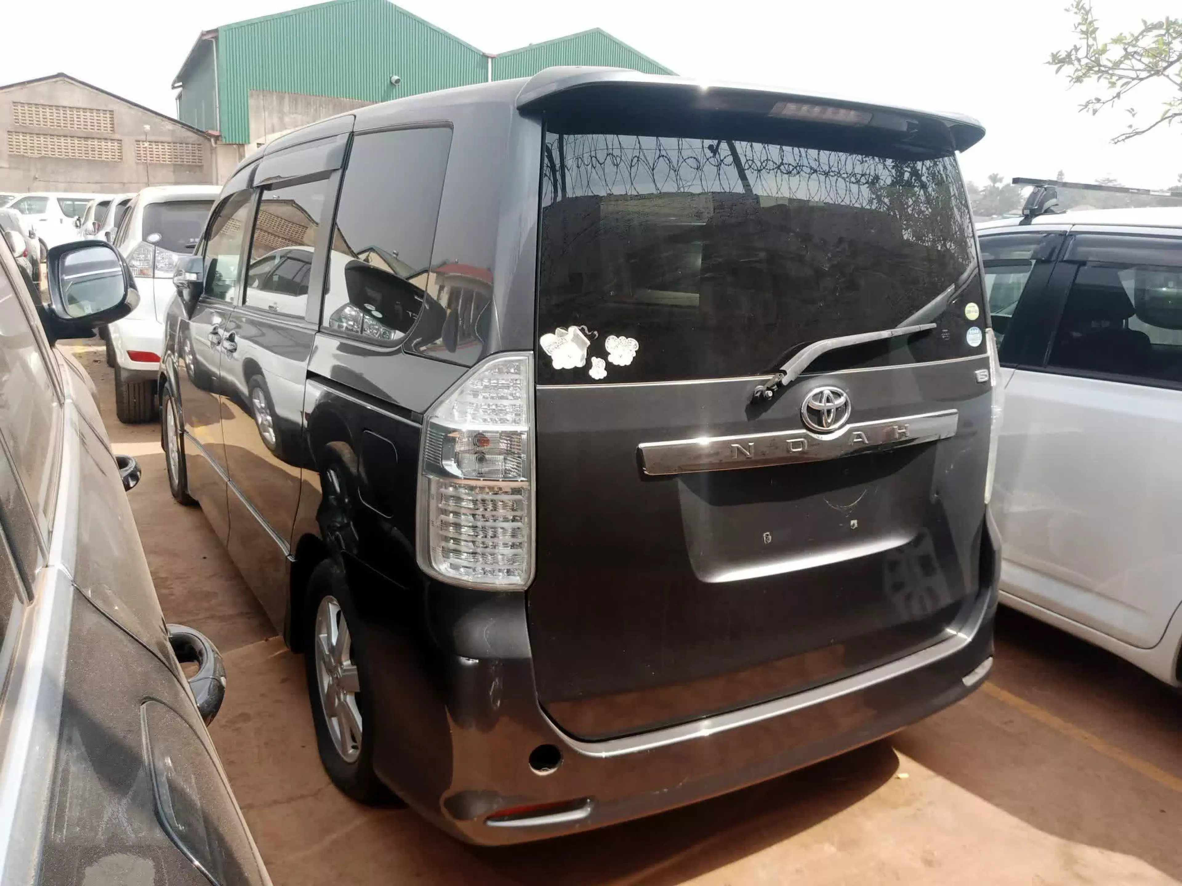 Toyota Noah - 2009