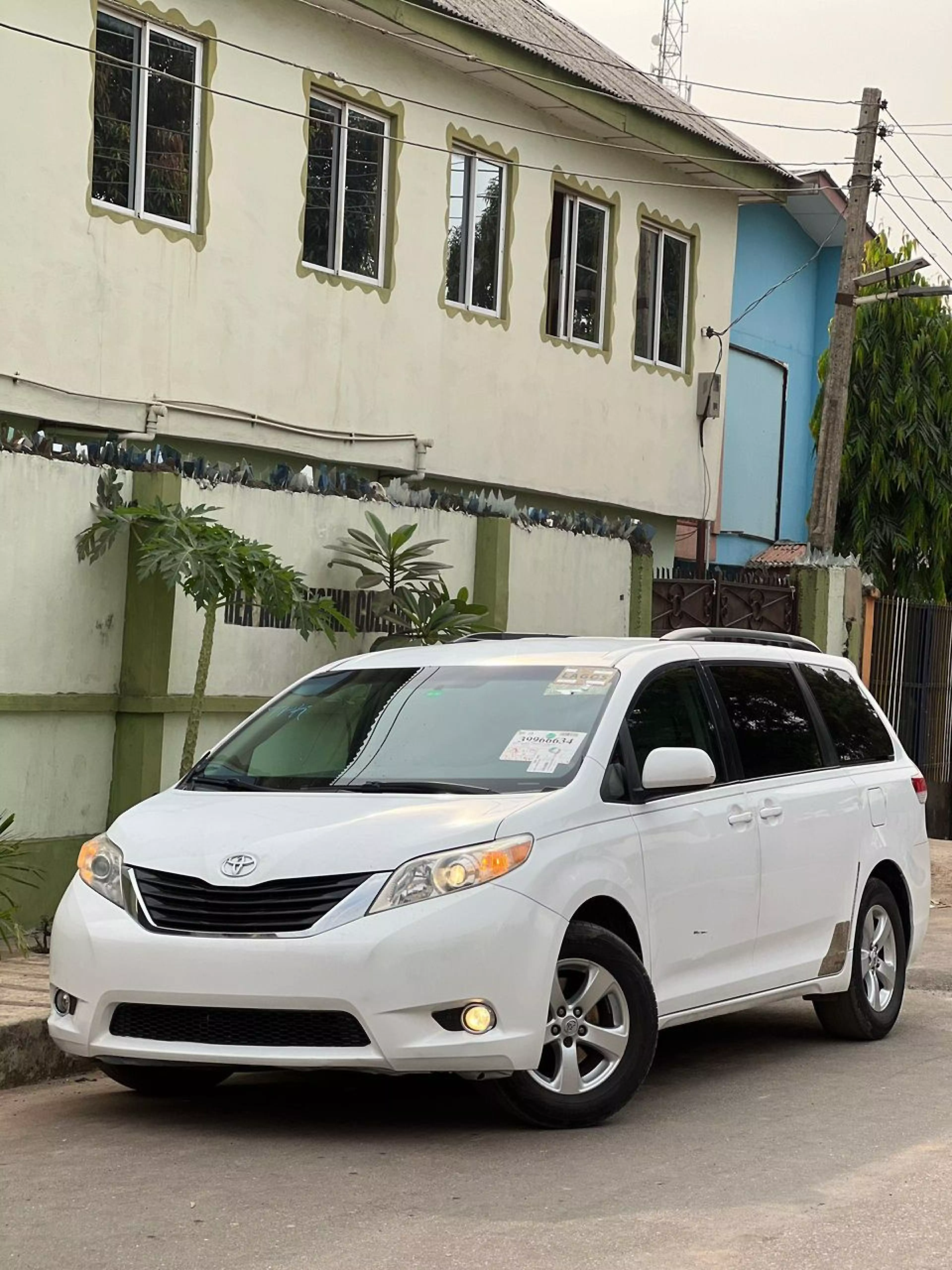Toyota Sienna   - 2011
