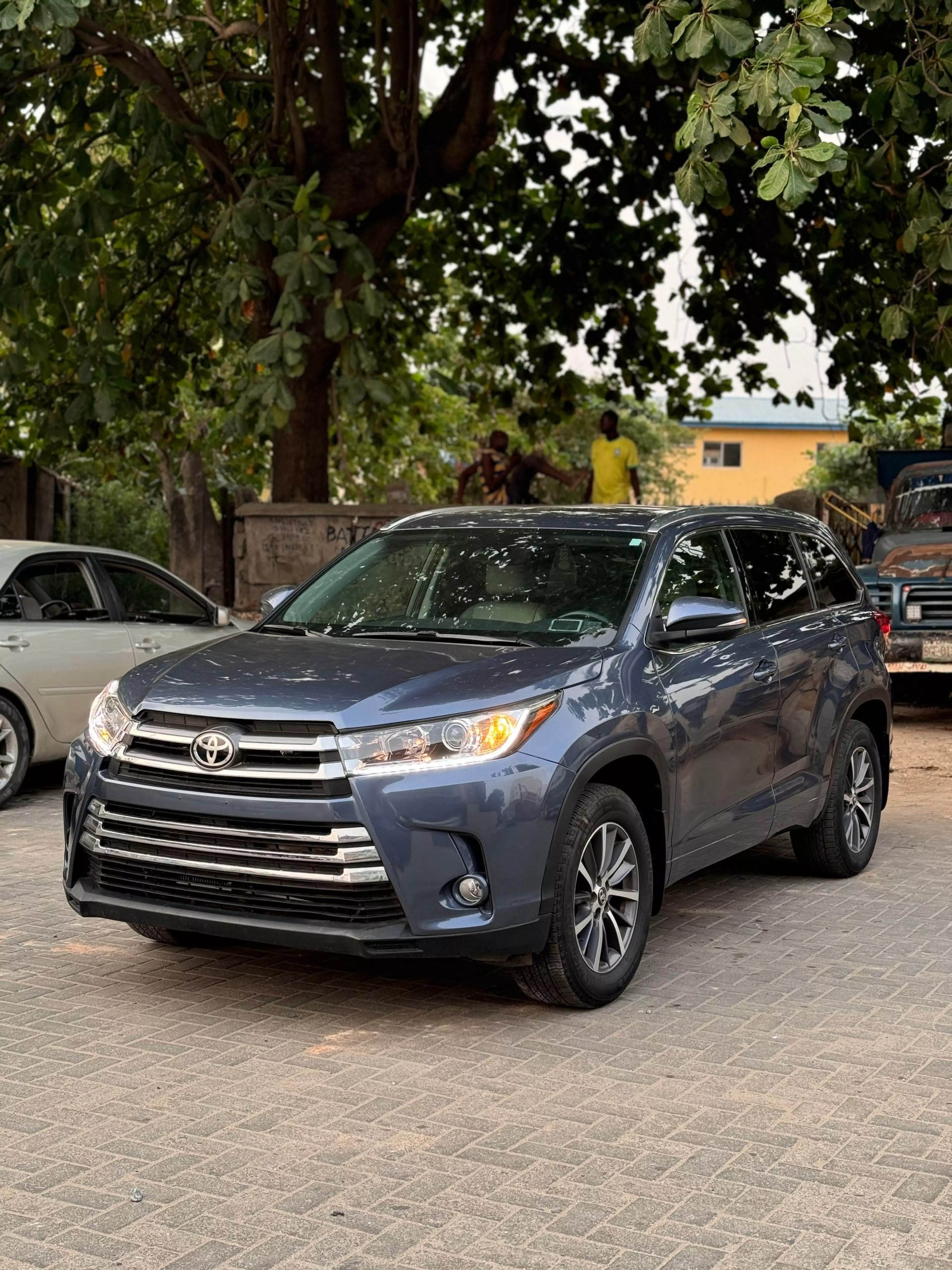 Toyota Highlander   - 2017