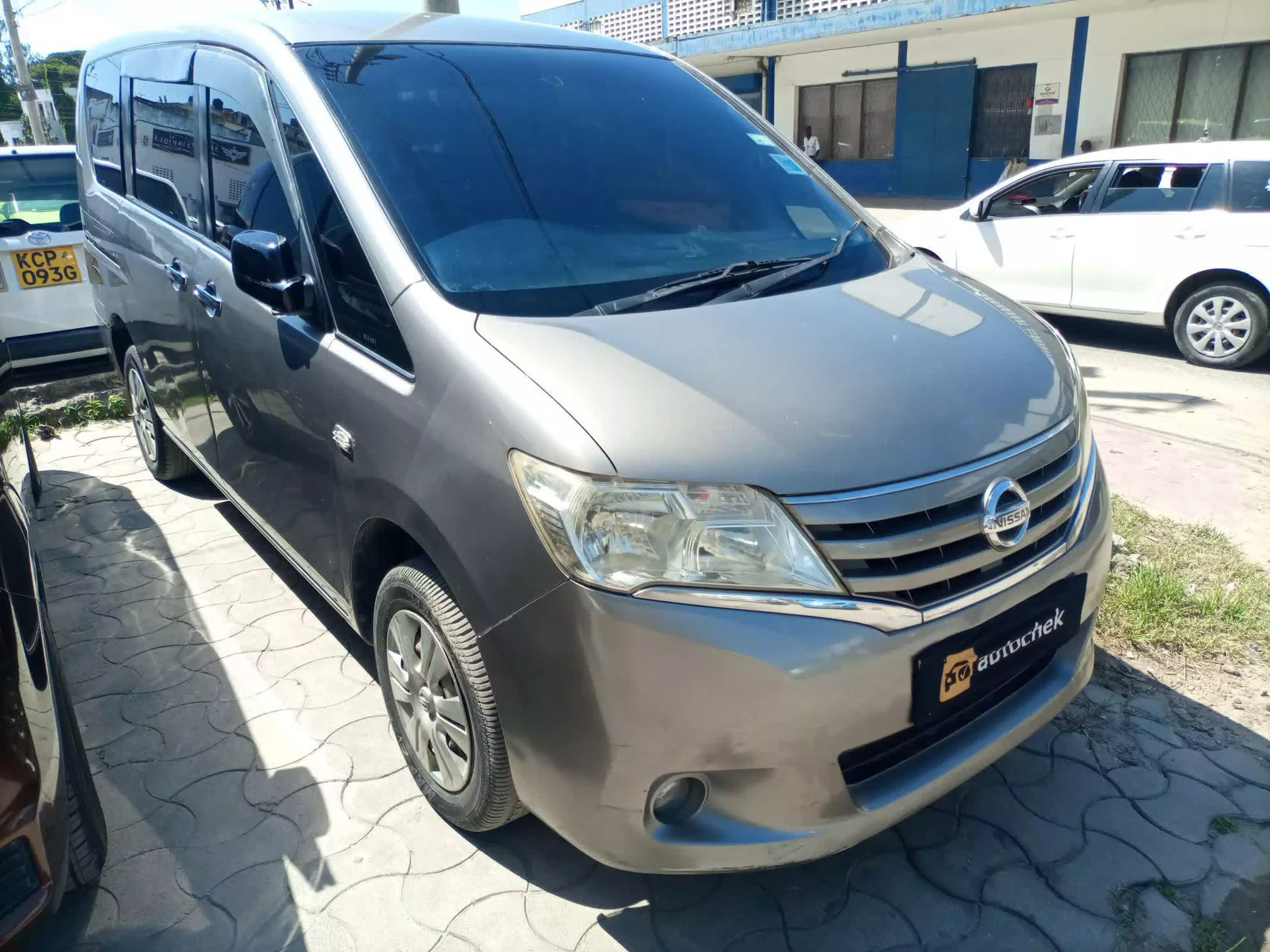 Nissan Serena - 2010