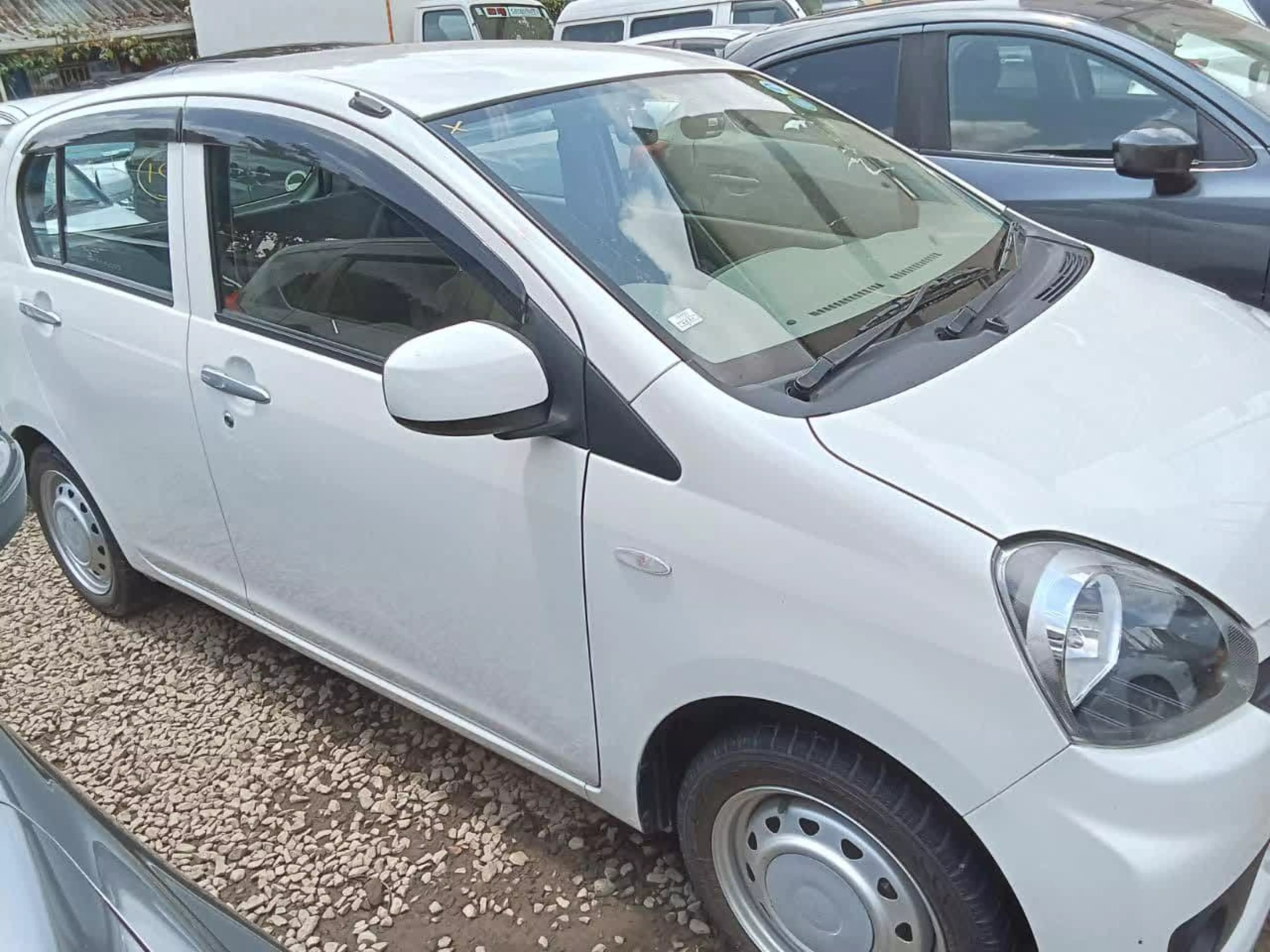 Toyota Pixis  - 2016