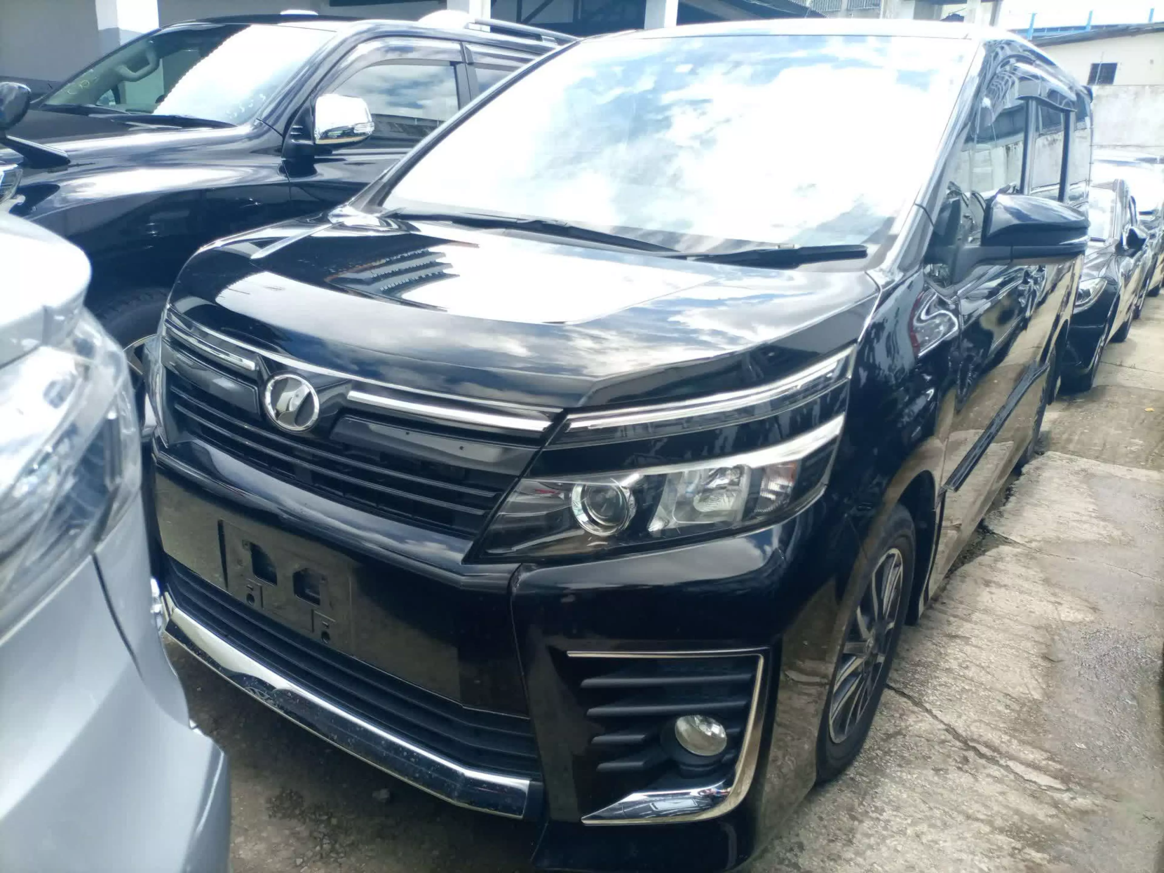 Toyota Voxy  - 2016