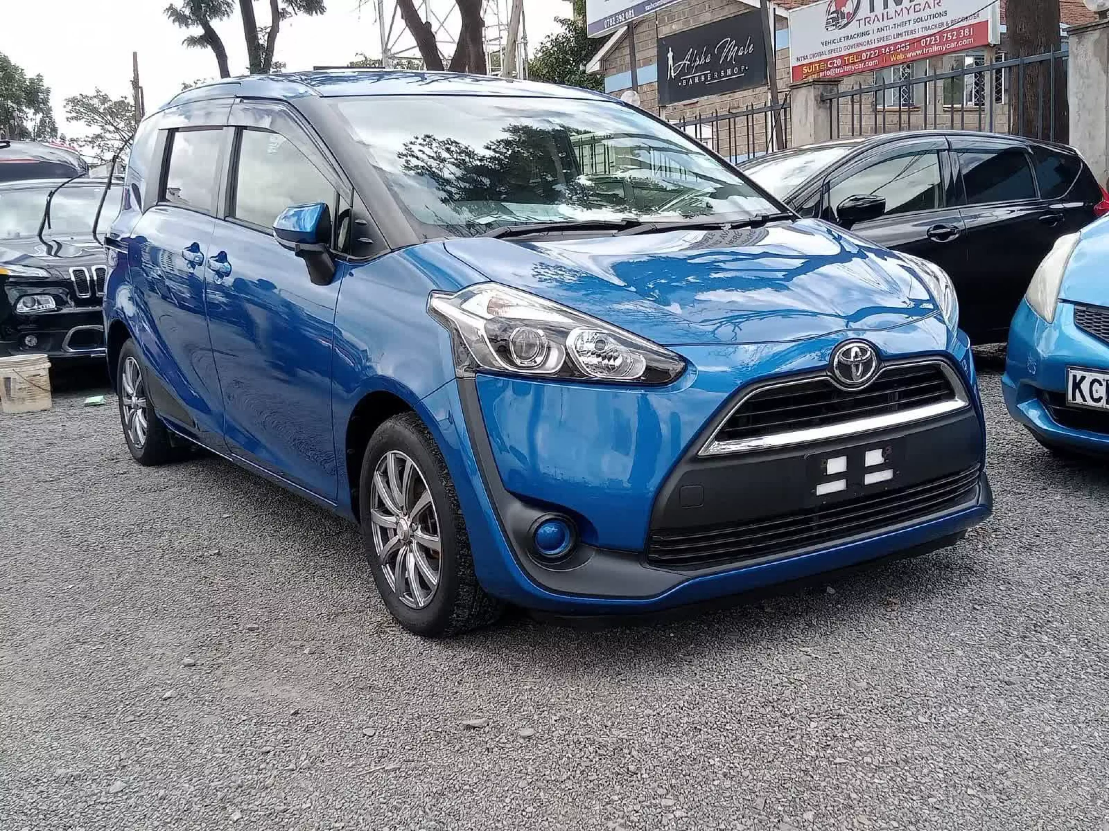 Toyota Sienta - 2015
