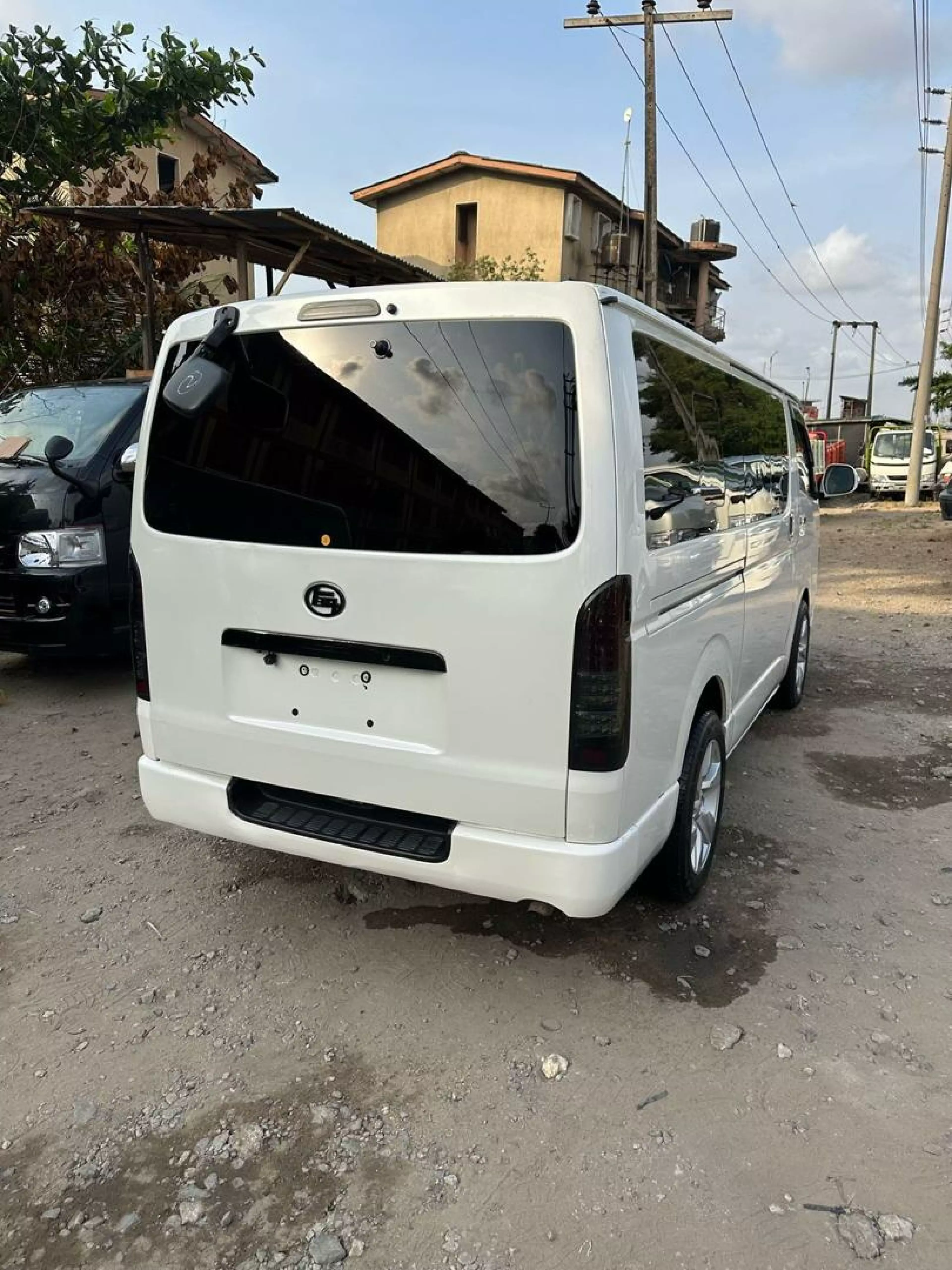 Toyota Hiace   - 2013