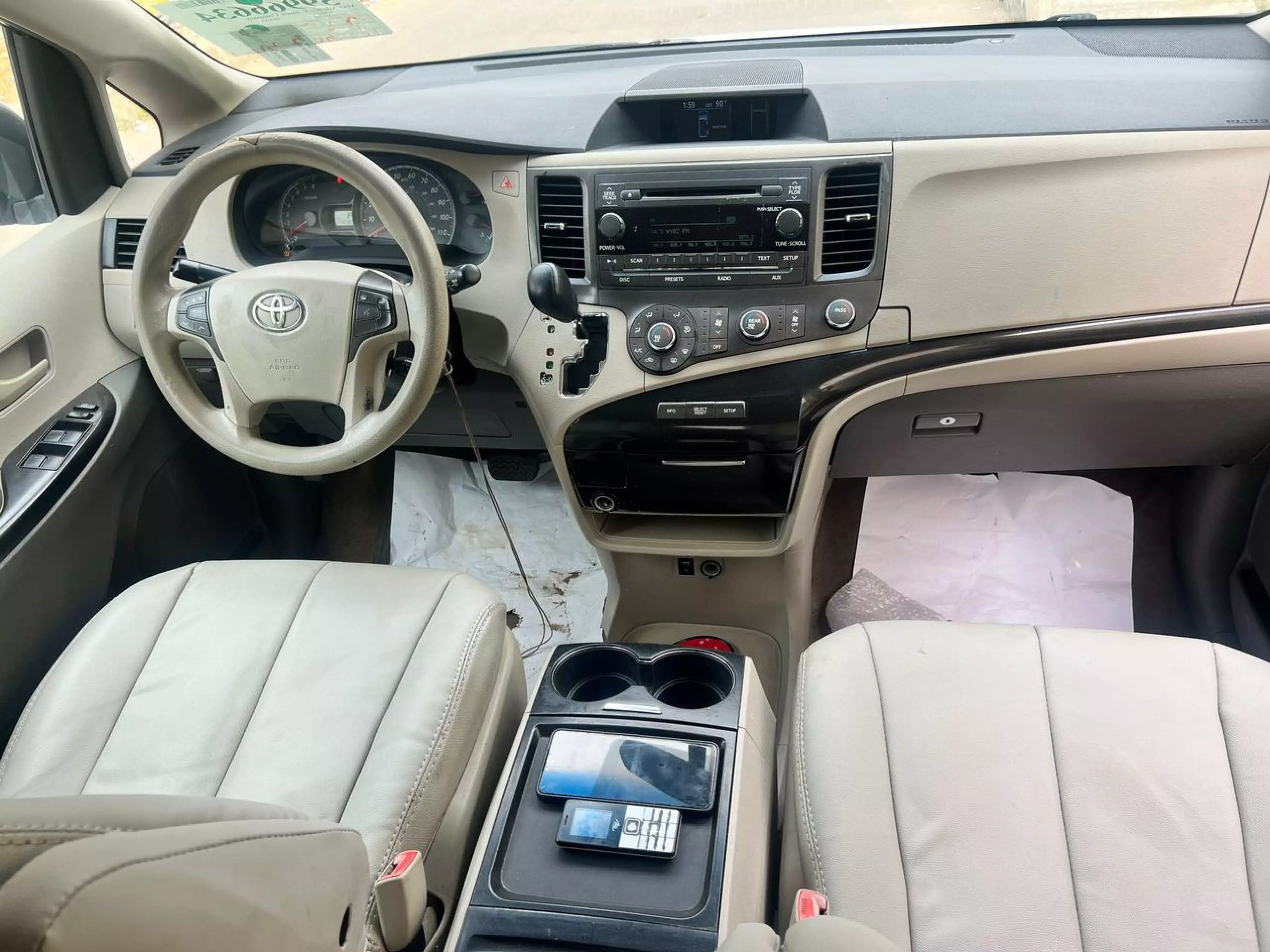 Toyota Sienna   - 2011