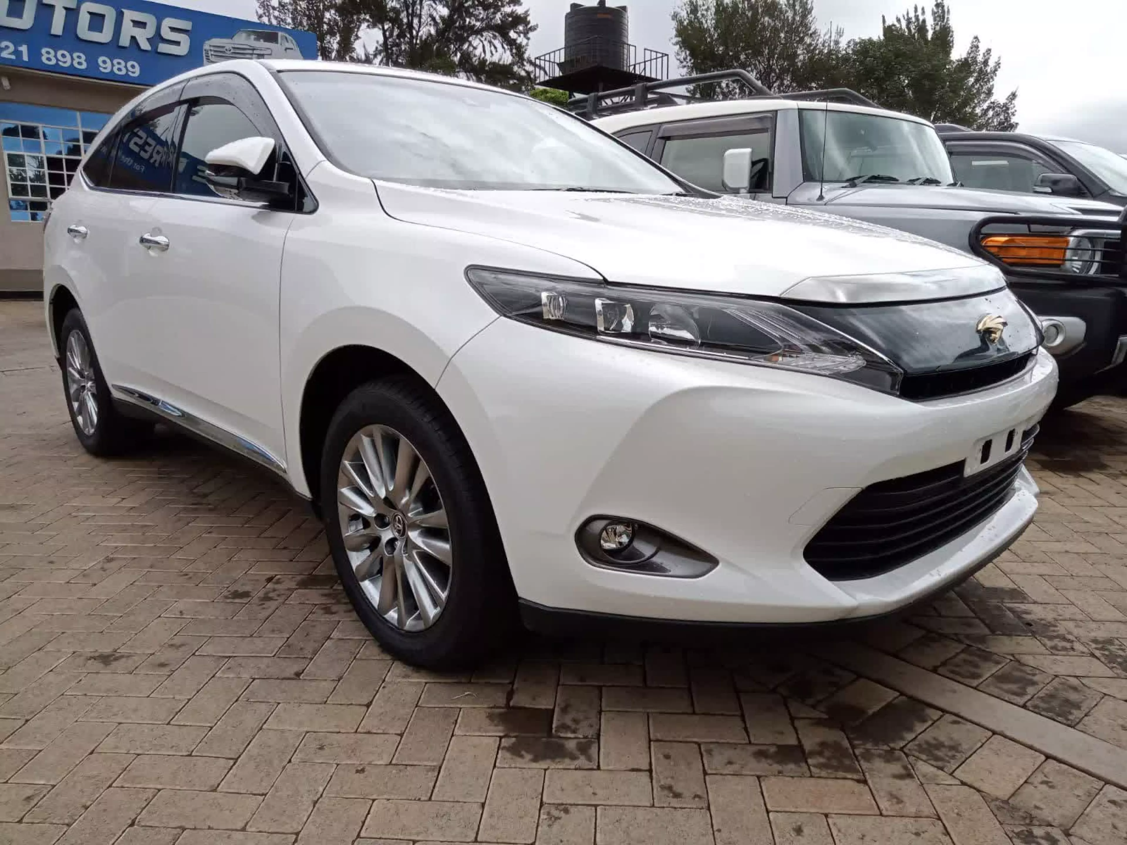 Toyota Harrier - 2016