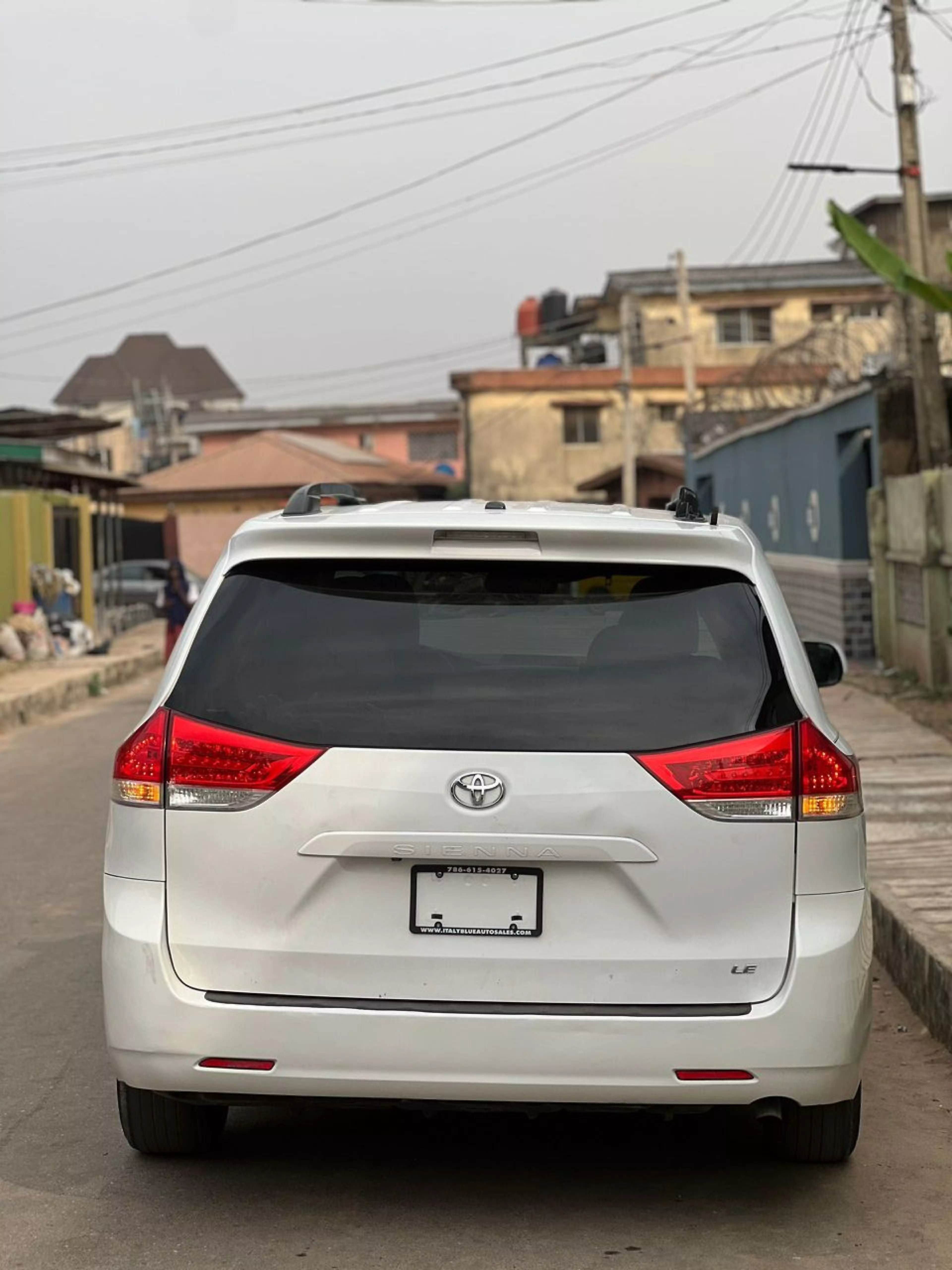 Toyota Sienna   - 2011