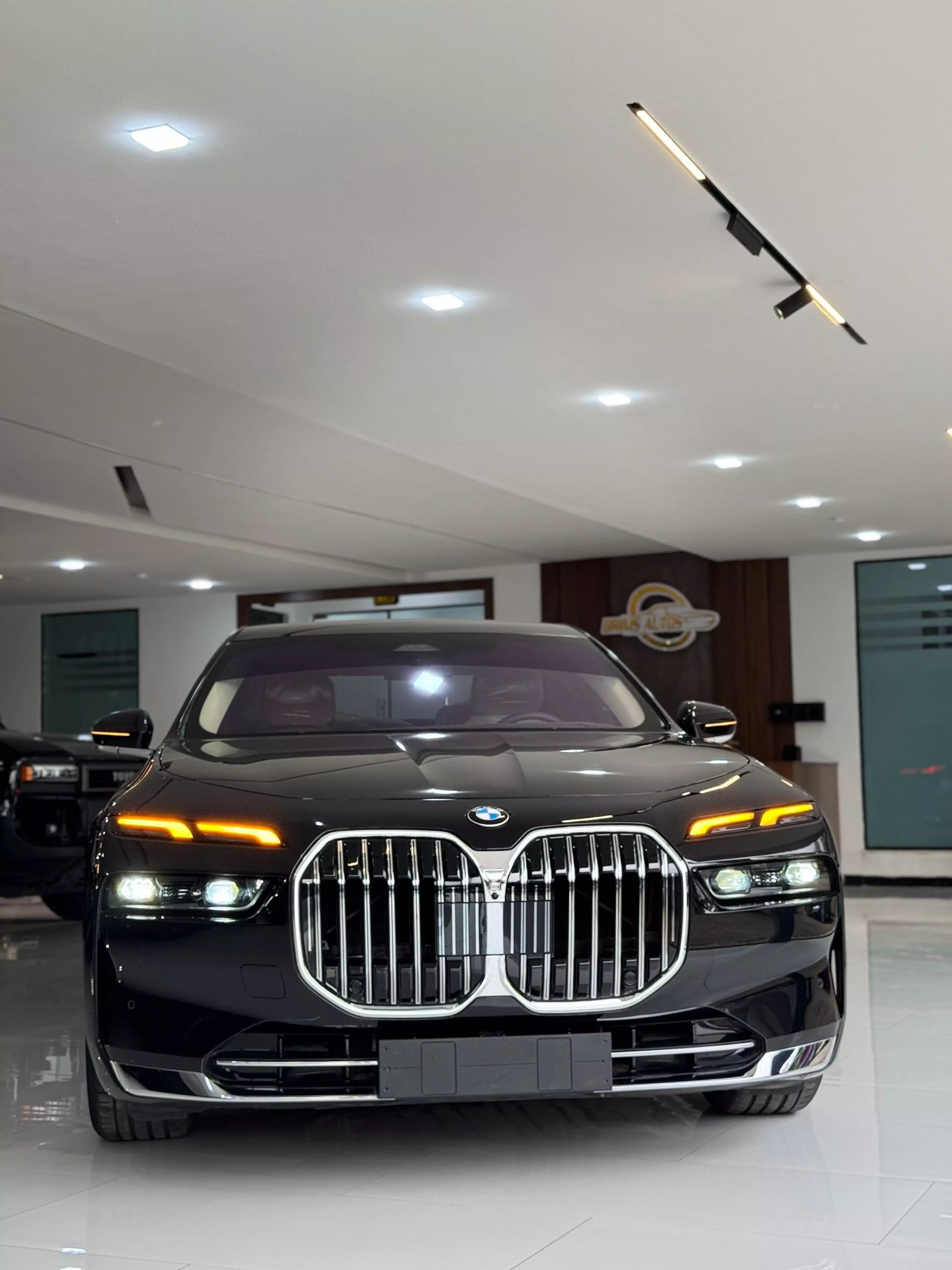 BMW 735 - 2025