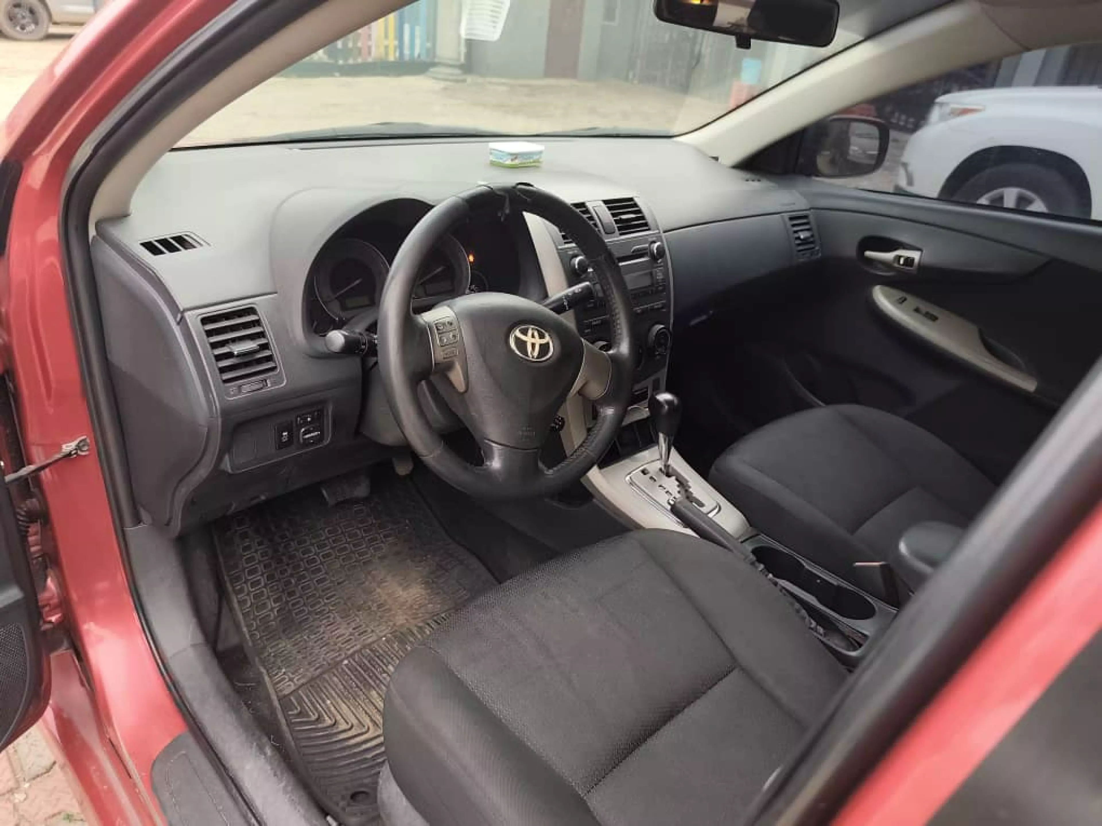 Toyota Corolla   - 2010