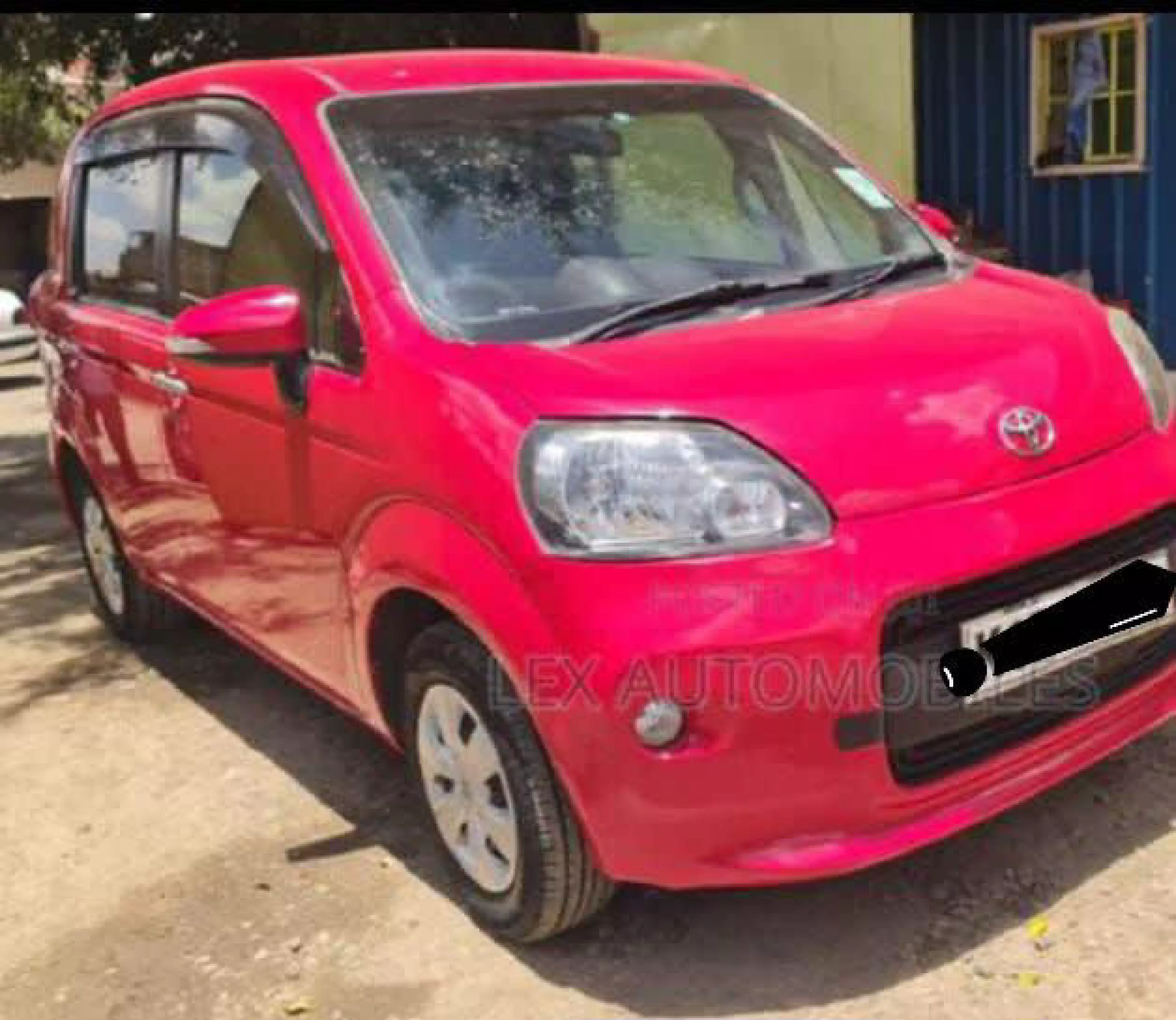 Toyota Porte - 2012