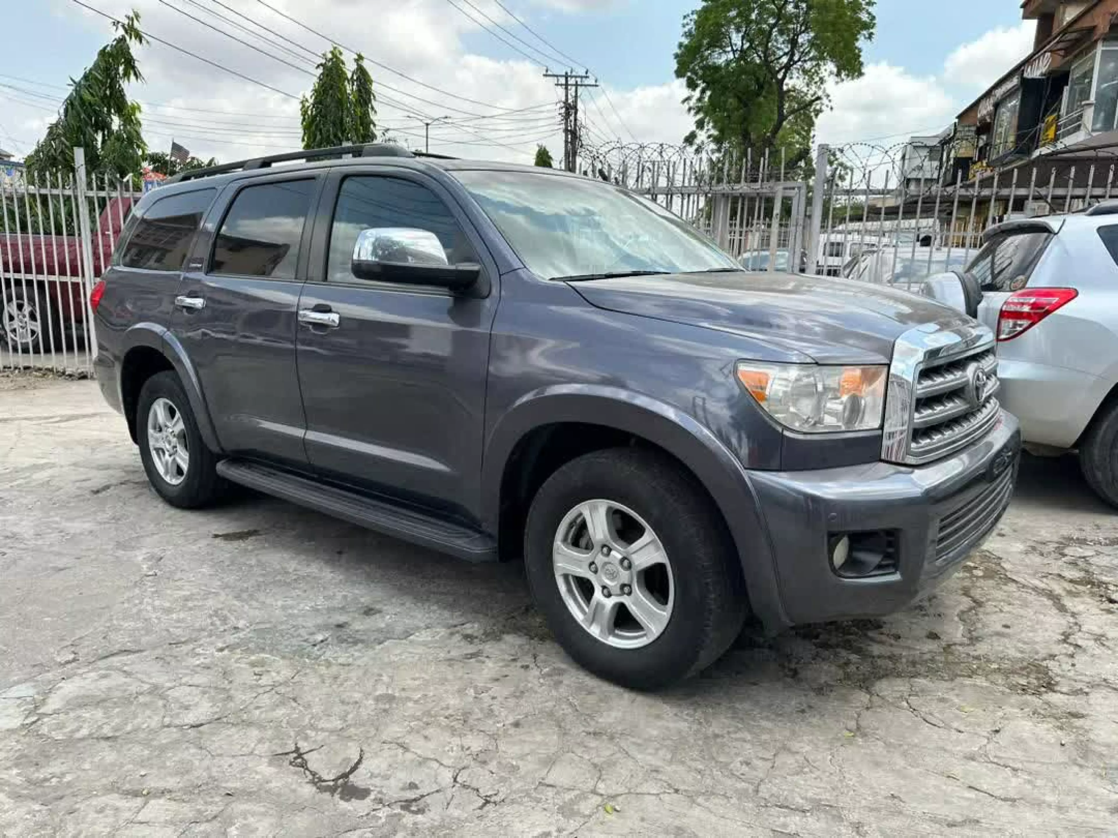 Toyota Sequoia - 2008
