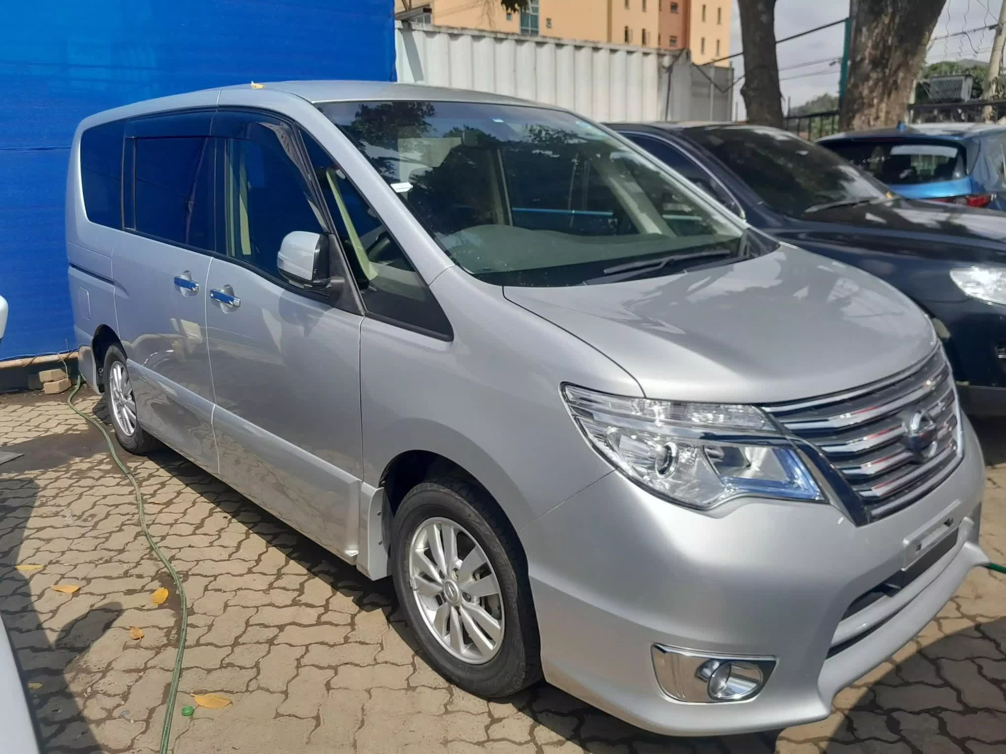 Nissan Serena - 2016