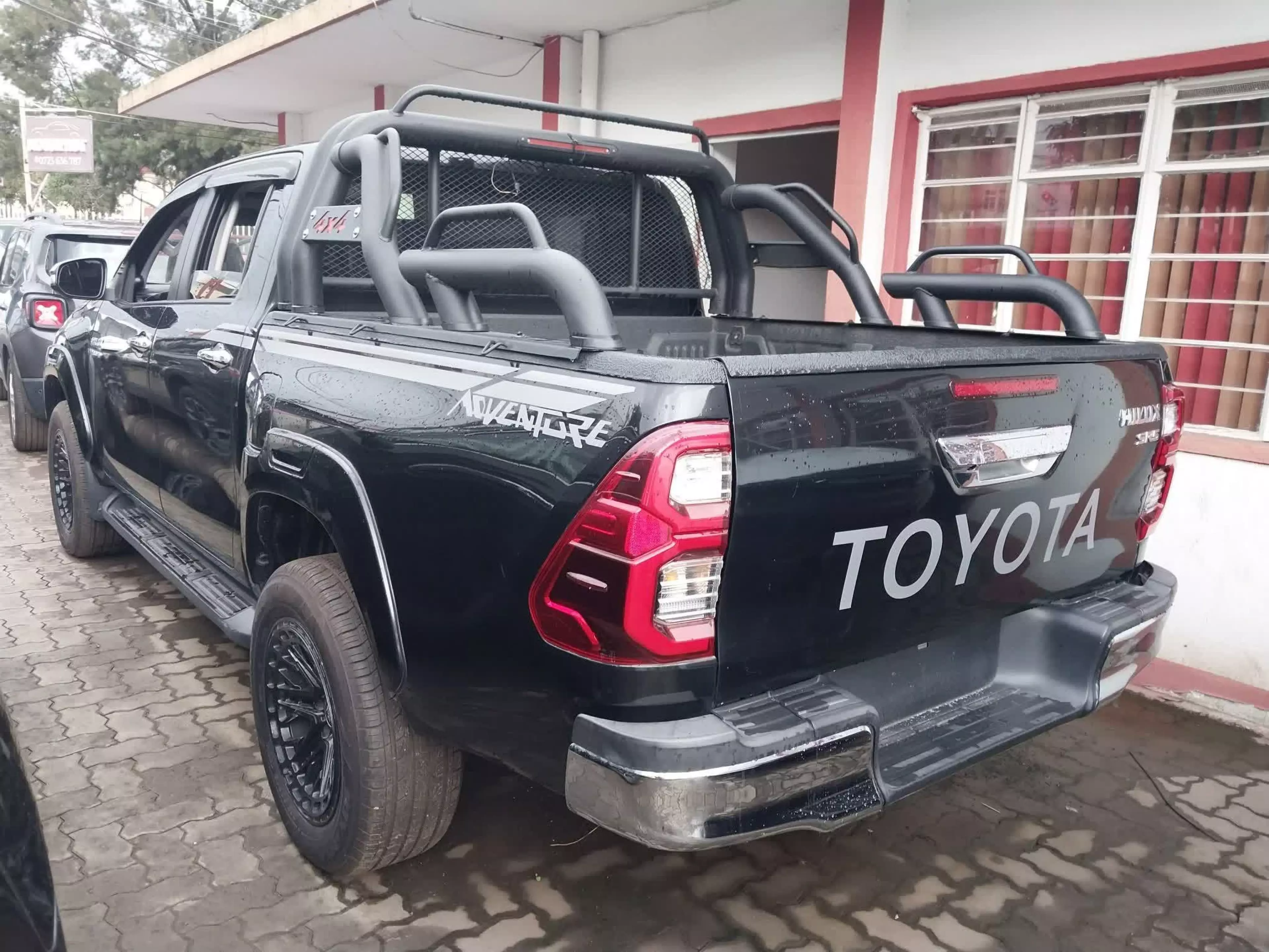 Toyota Hilux   - 2016