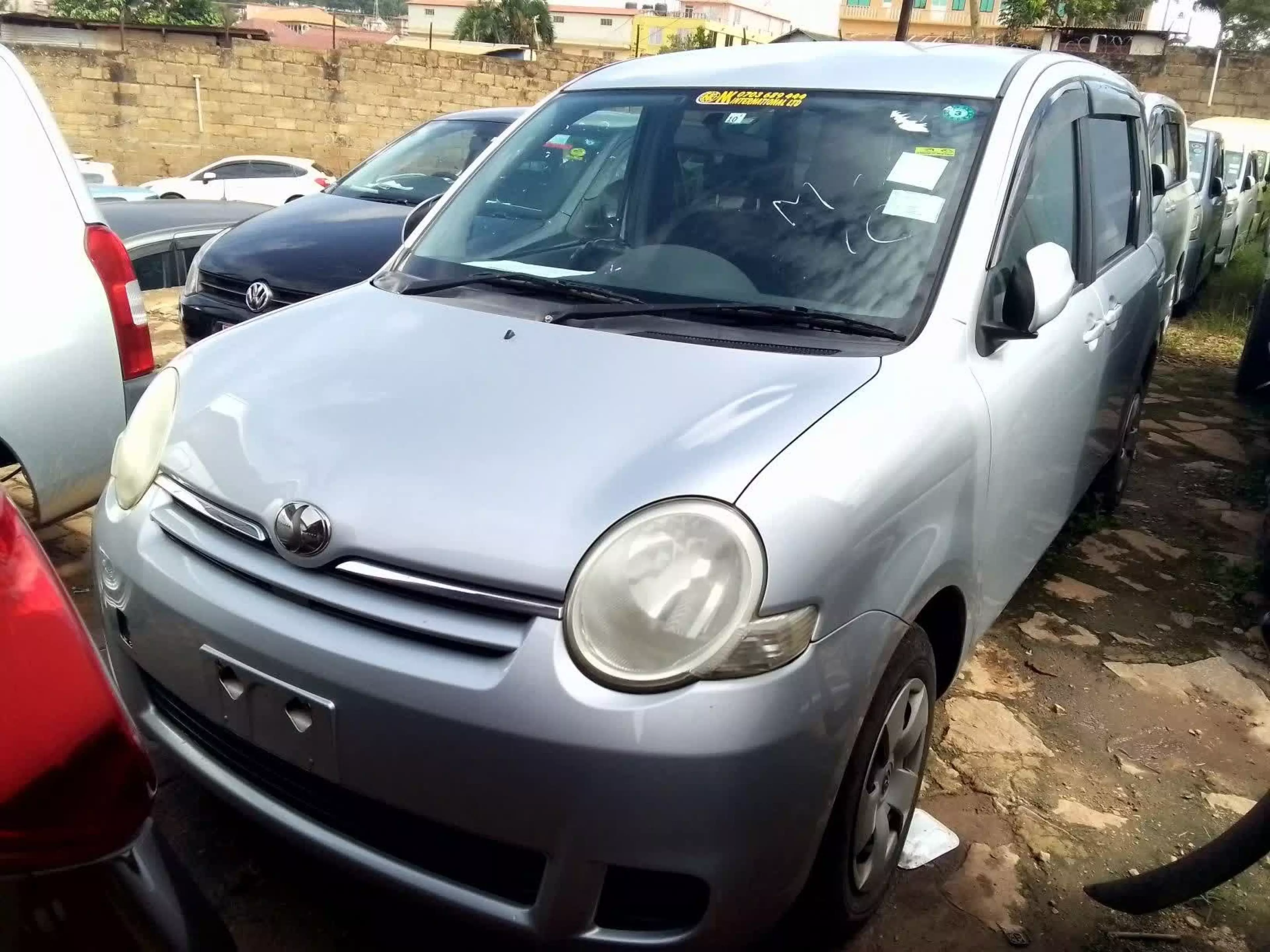 Toyota Sienta - 2009