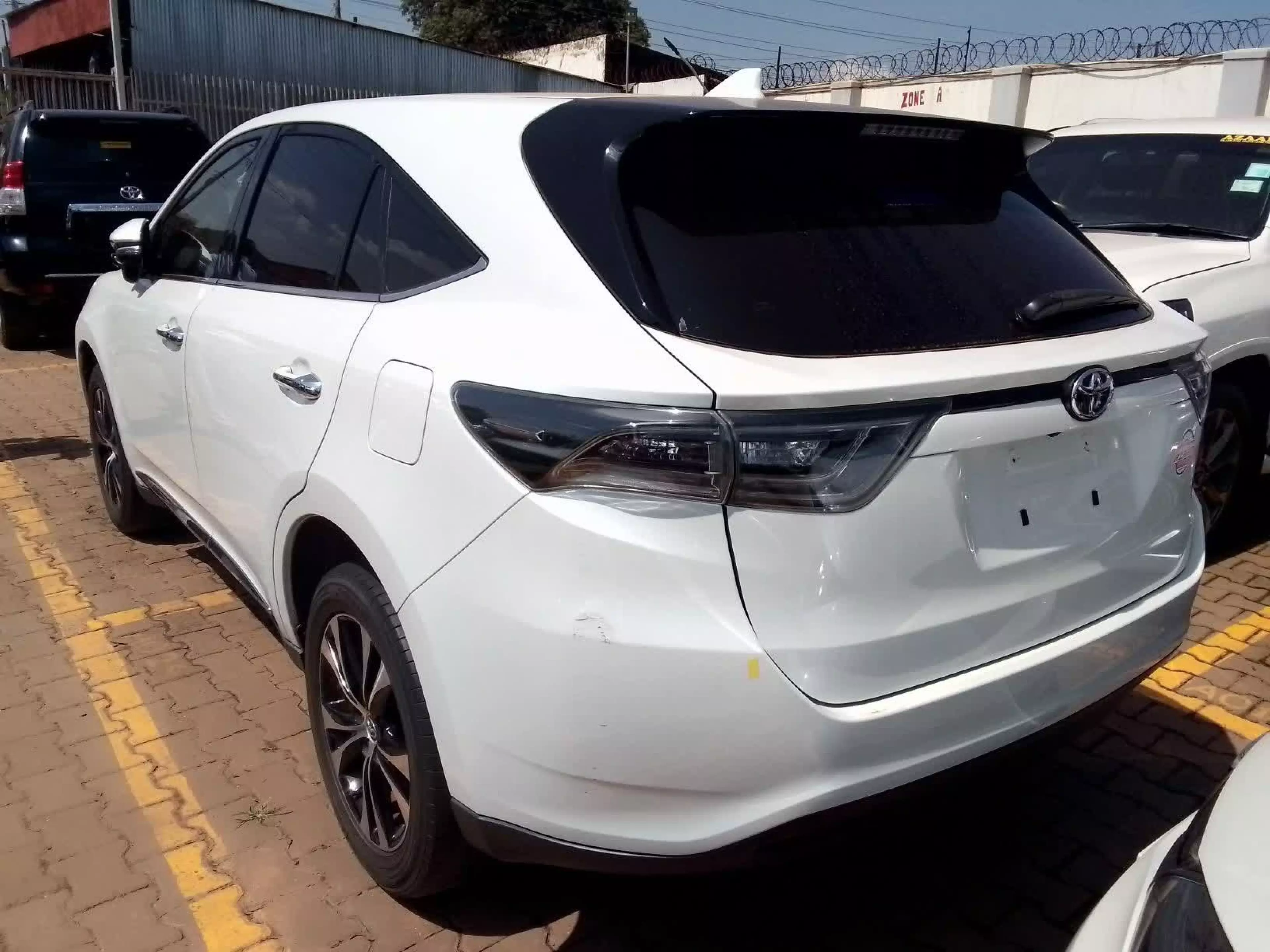 Toyota Harrier - 2014