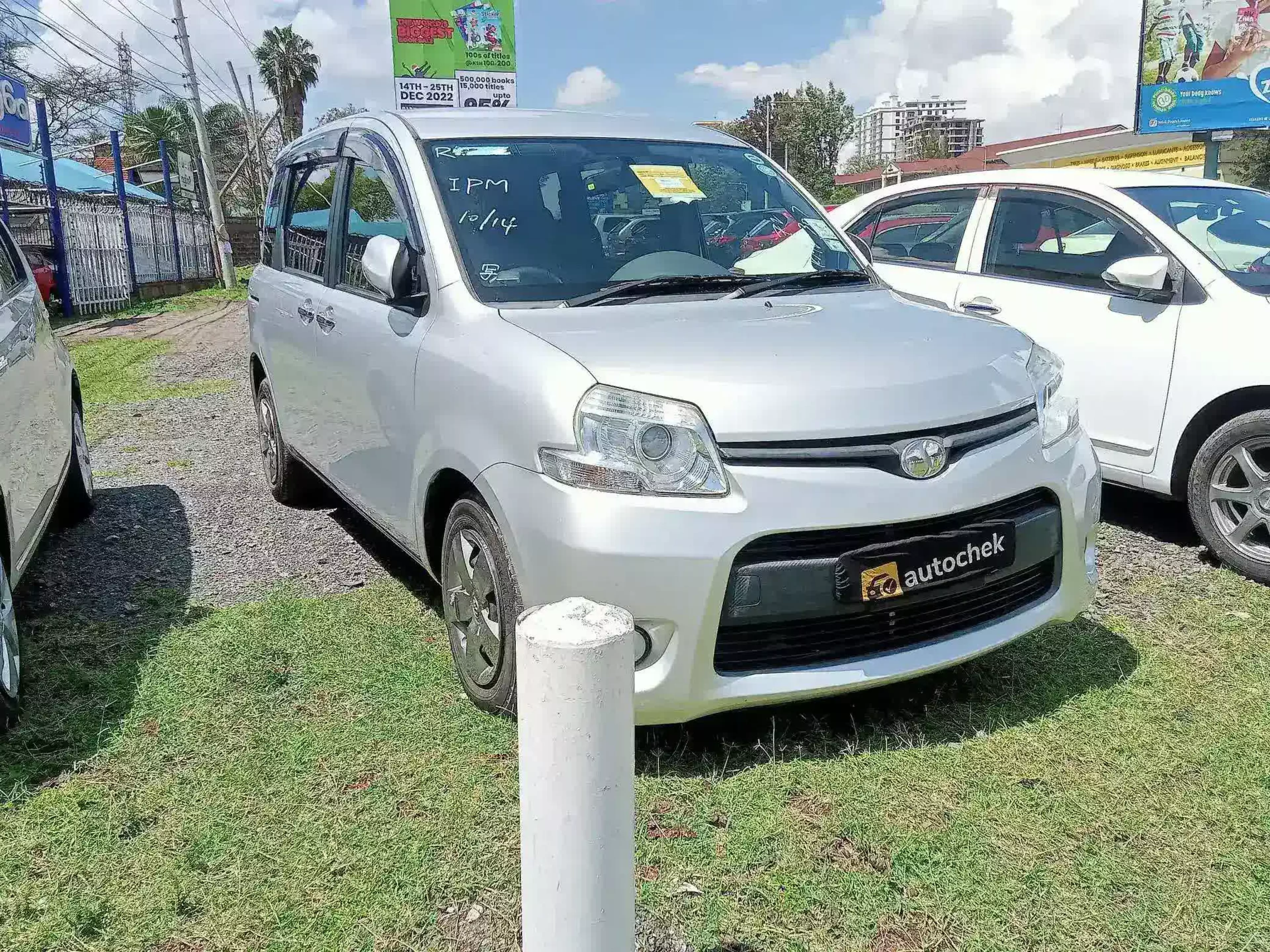 Toyota Sienta - 2015