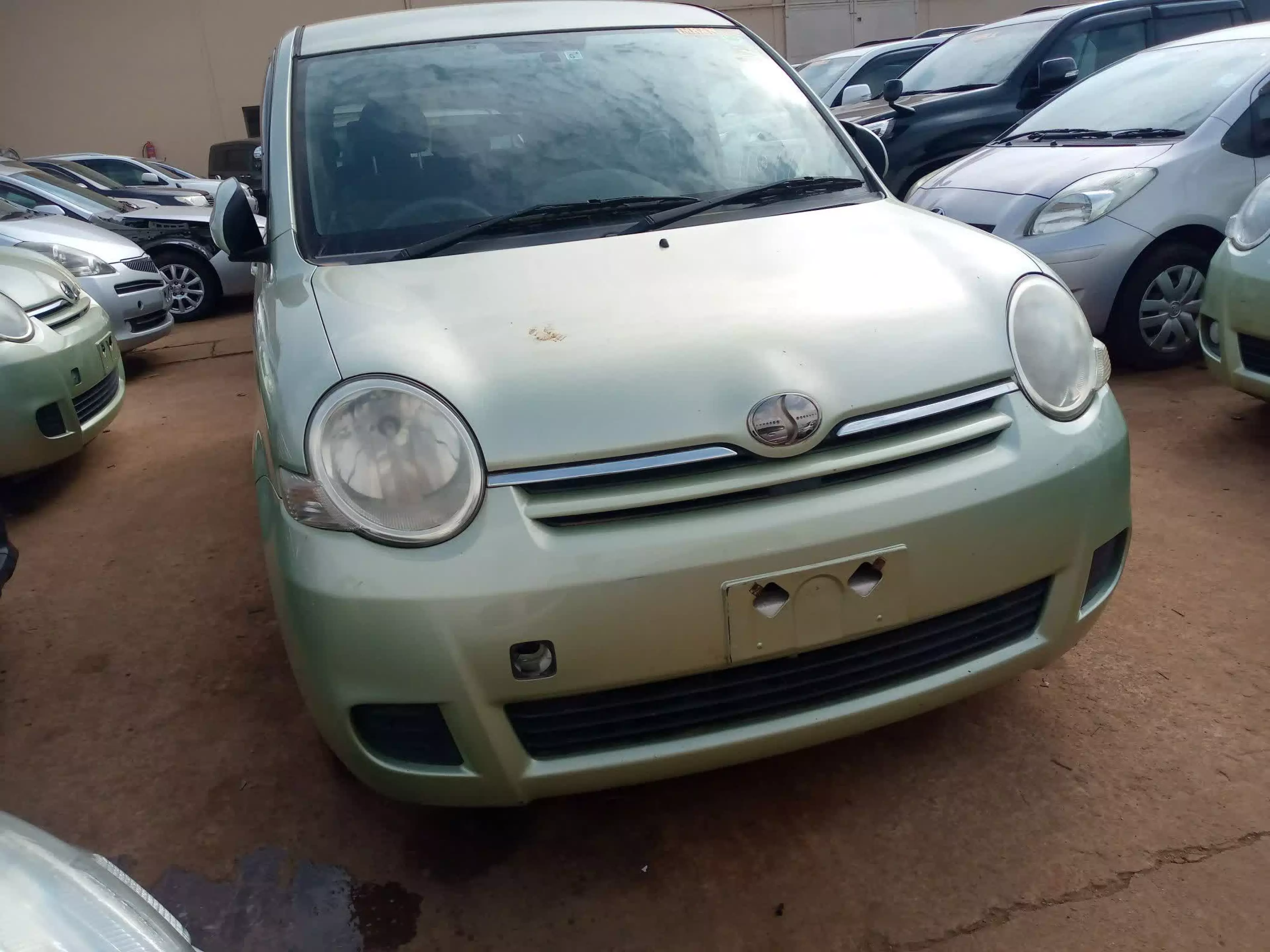 Toyota Sienta - 2008