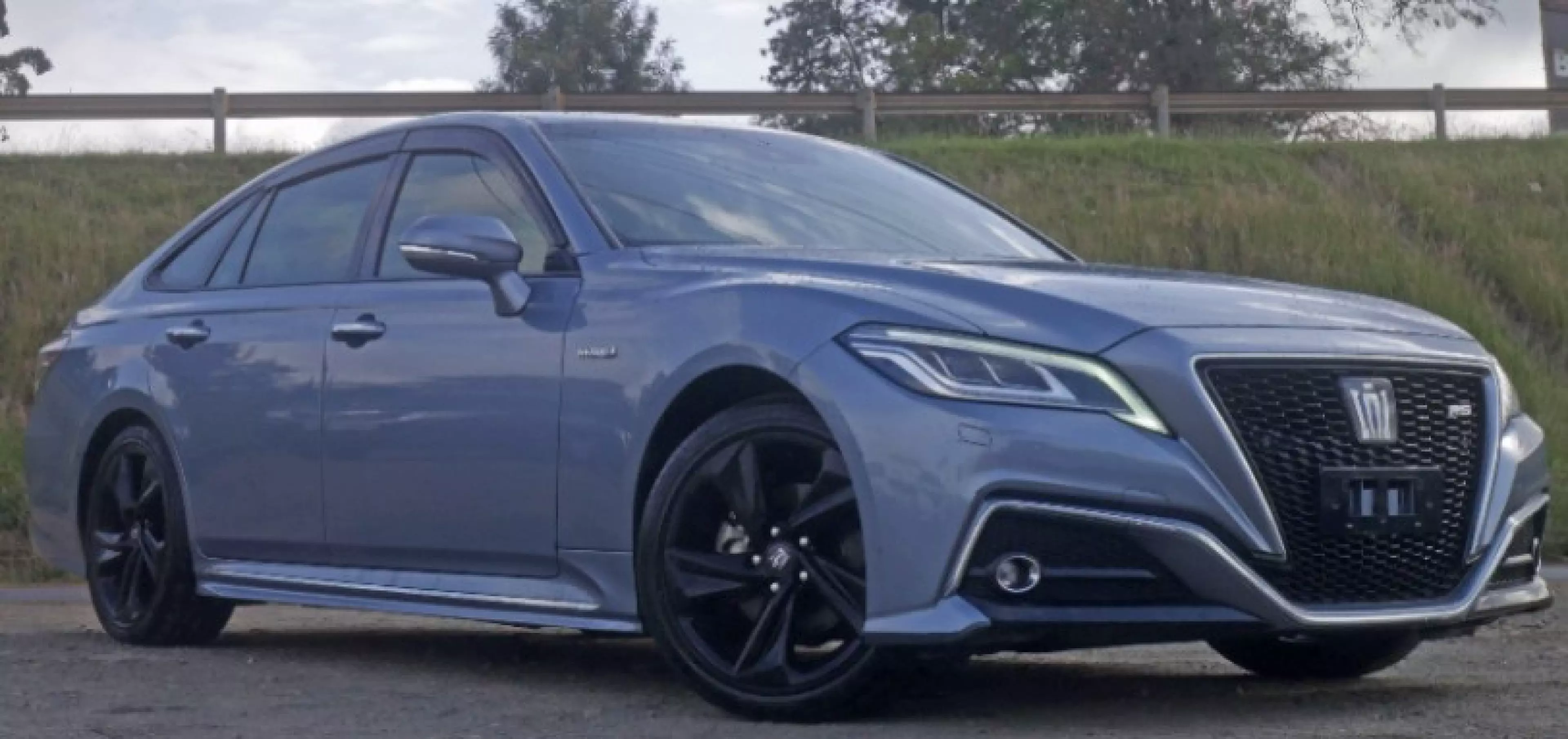 Toyota Crown Royal saloon Hybrid  - 2018