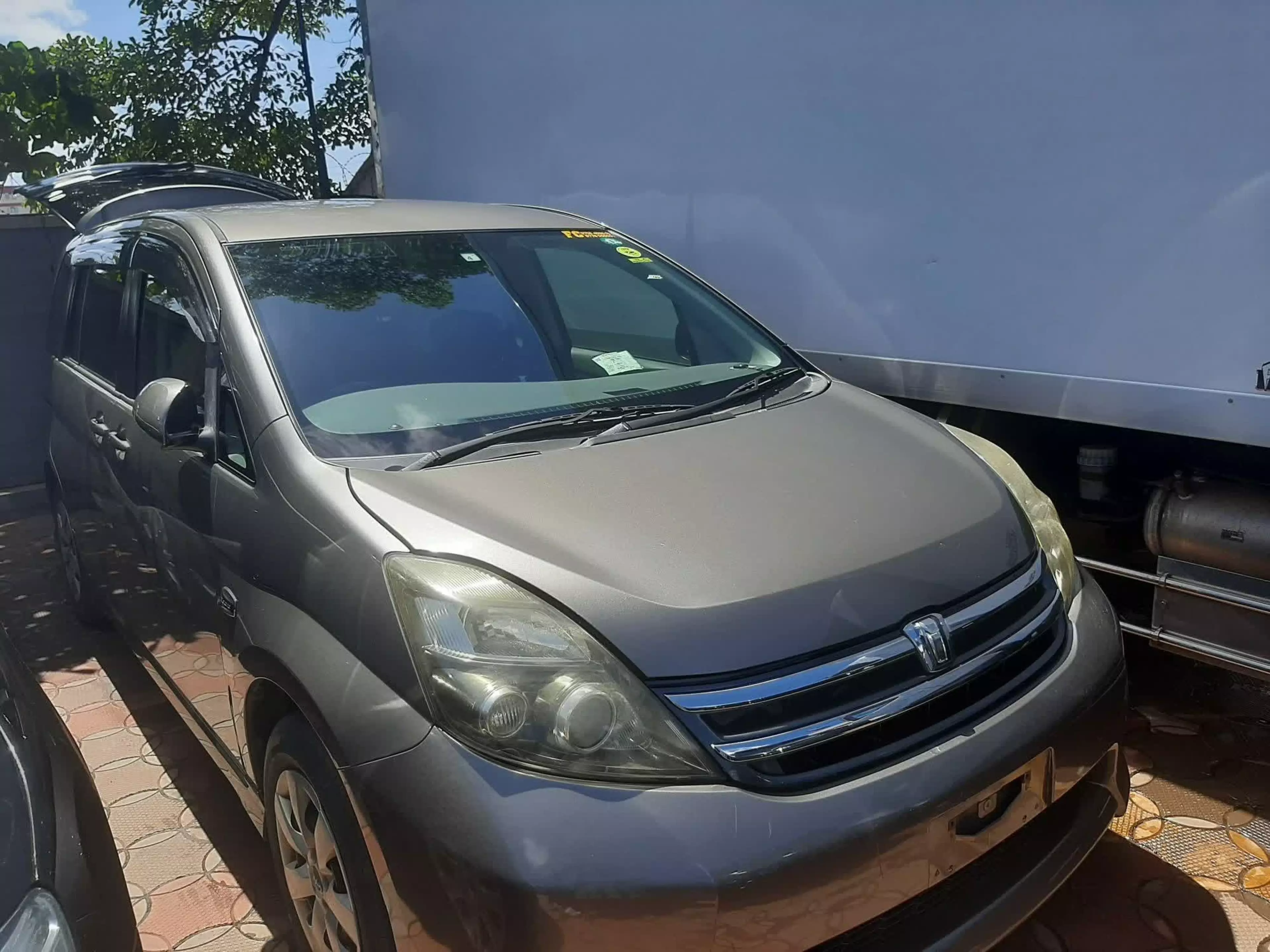 Toyota Isis  - 2007