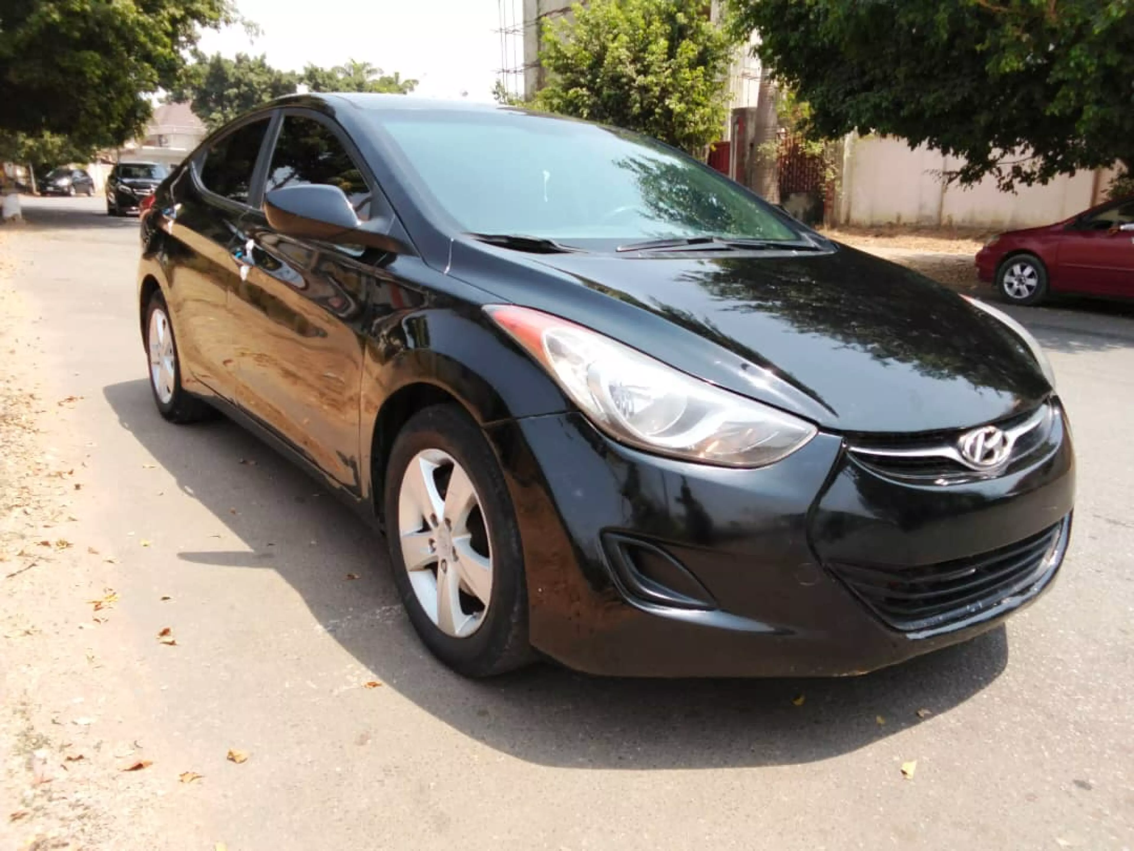 Hyundai Elantra   - 2011